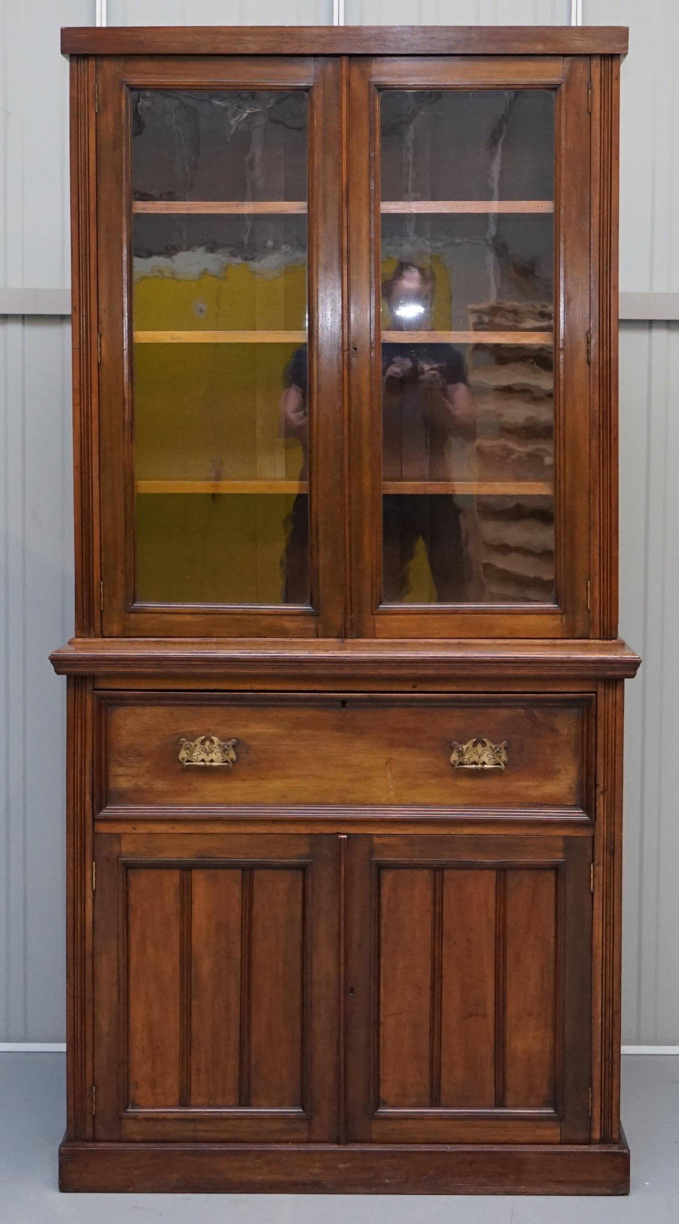 We are delighted to this stunning circa 1880 light mahogany library bookcase with secrétaire desk

A well made and collectable library bookcase. The top section has three height adjustable shelves so four sections in total for your private