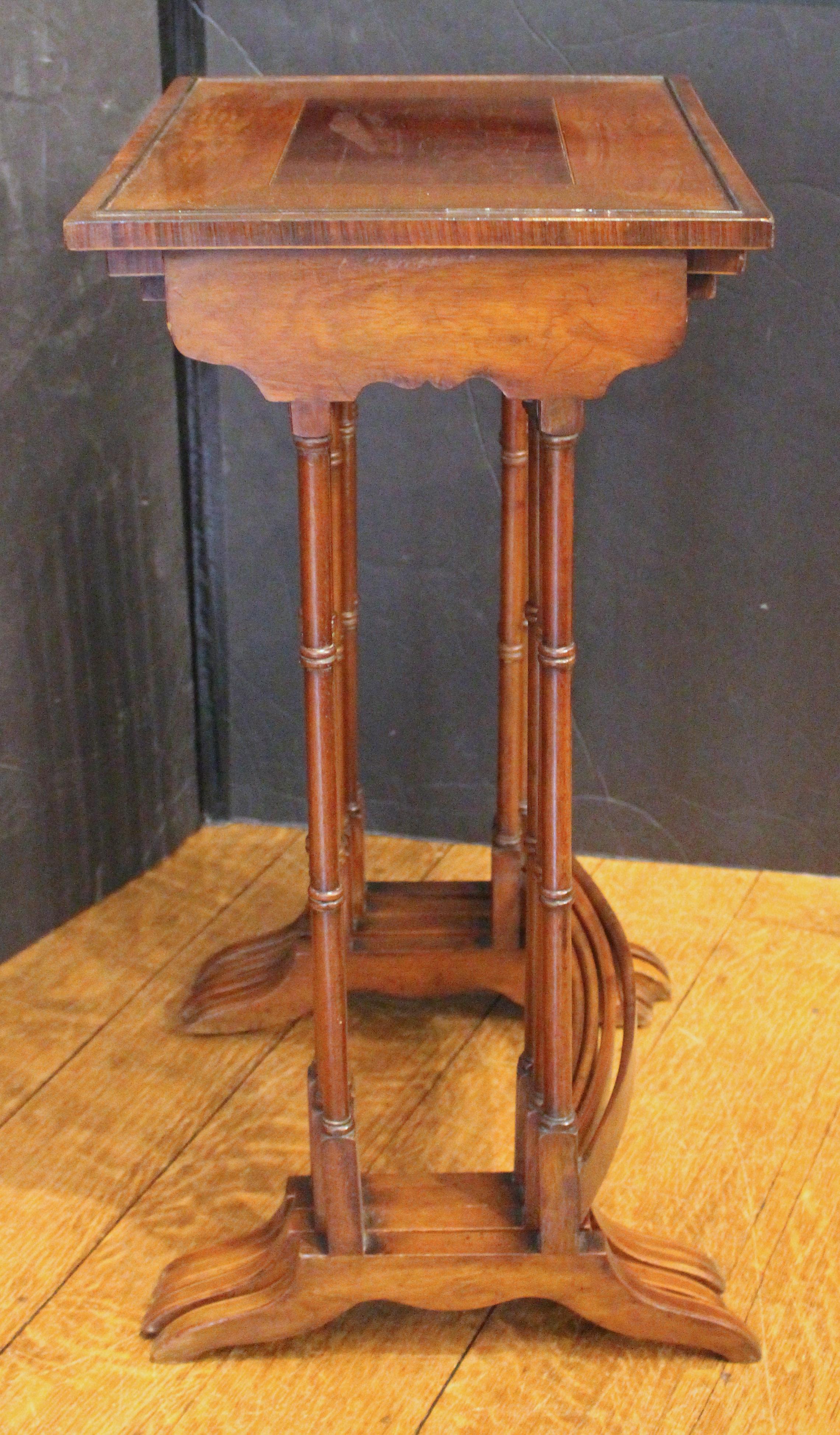 Anglais Vers 1880 Quatuor de tables gigognes anglaises en vente