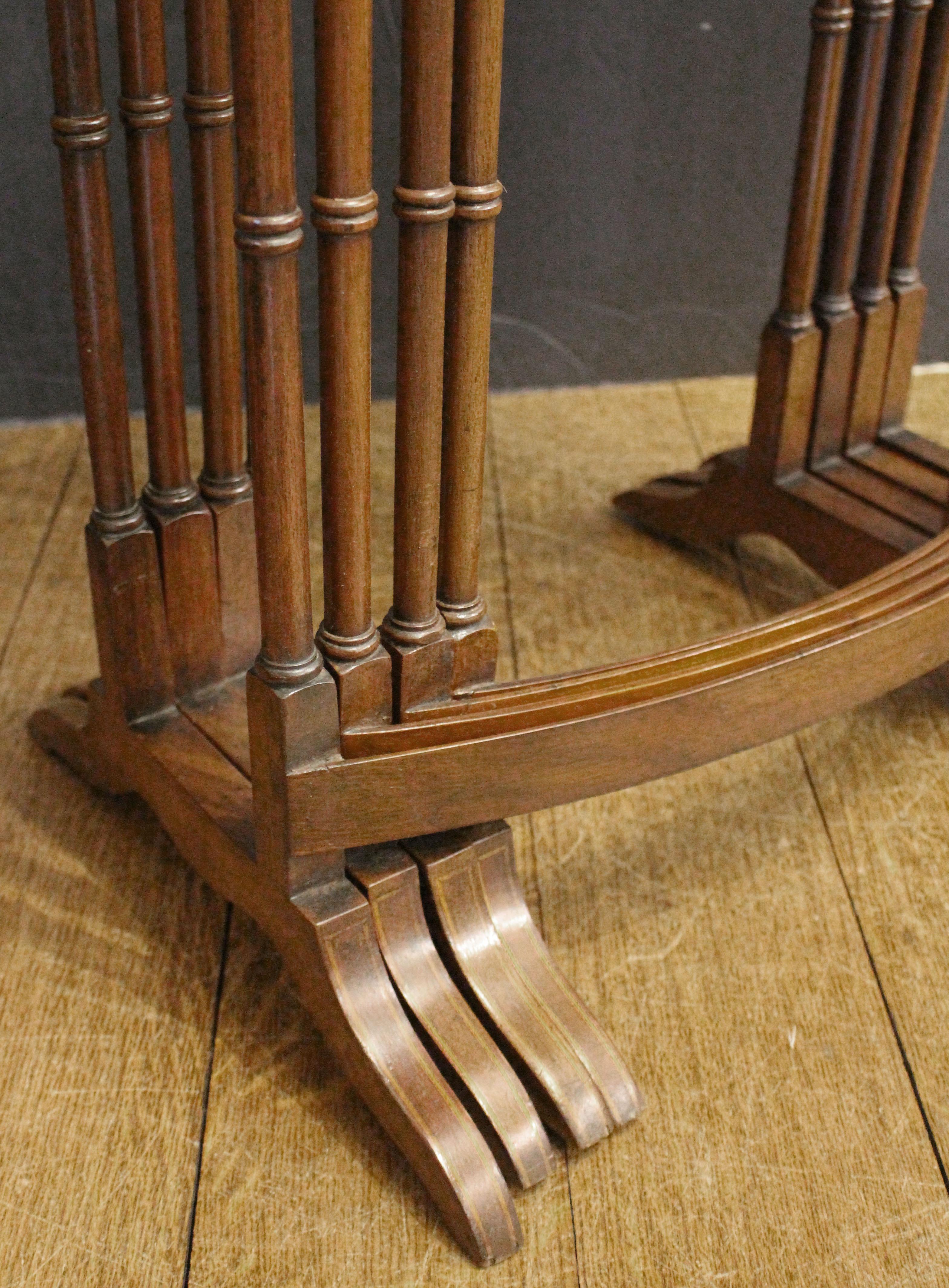 Incrusté Vers 1880 Quatuor de tables gigognes anglaises en vente