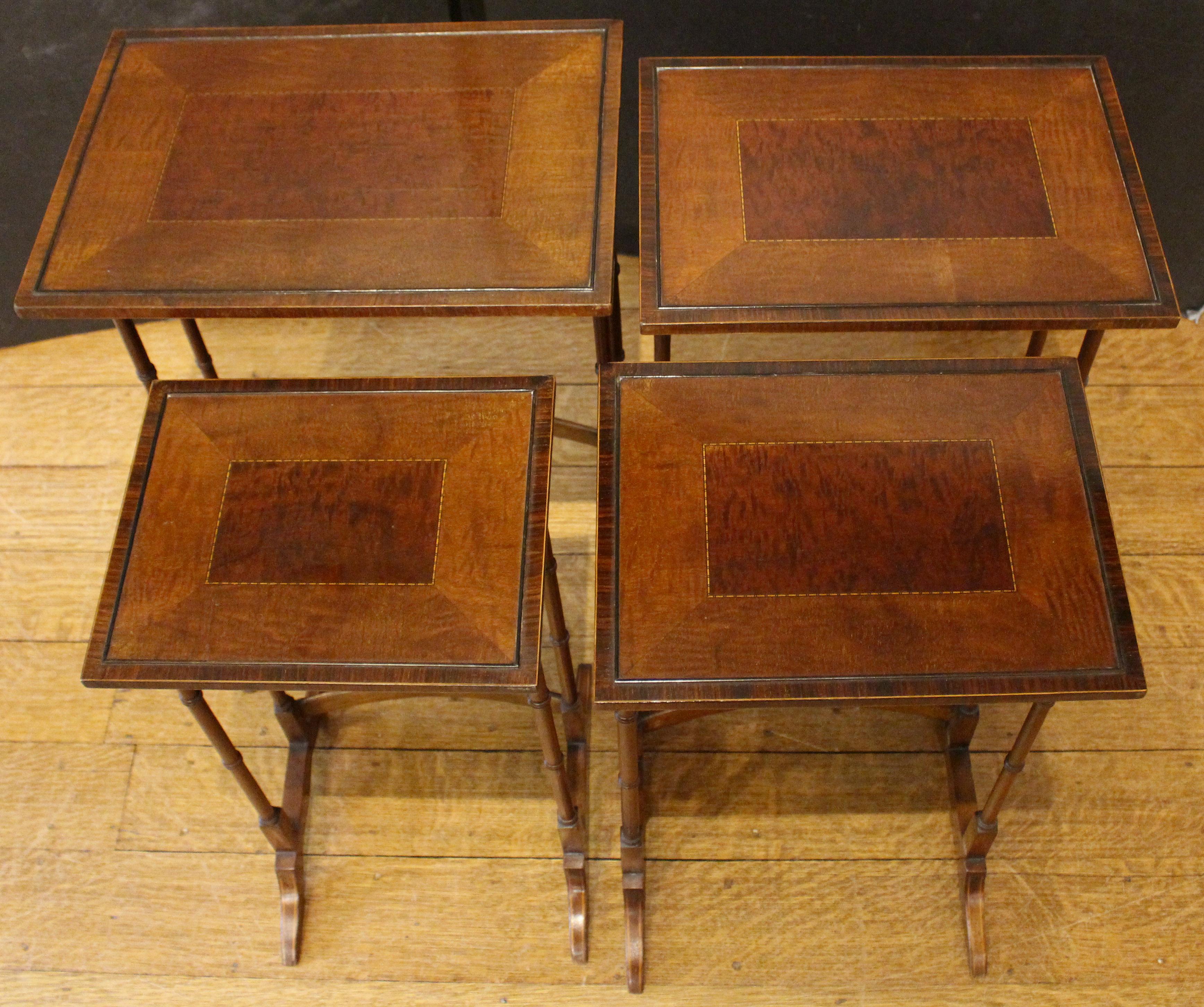 Fin du XIXe siècle Vers 1880 Quatuor de tables gigognes anglaises en vente