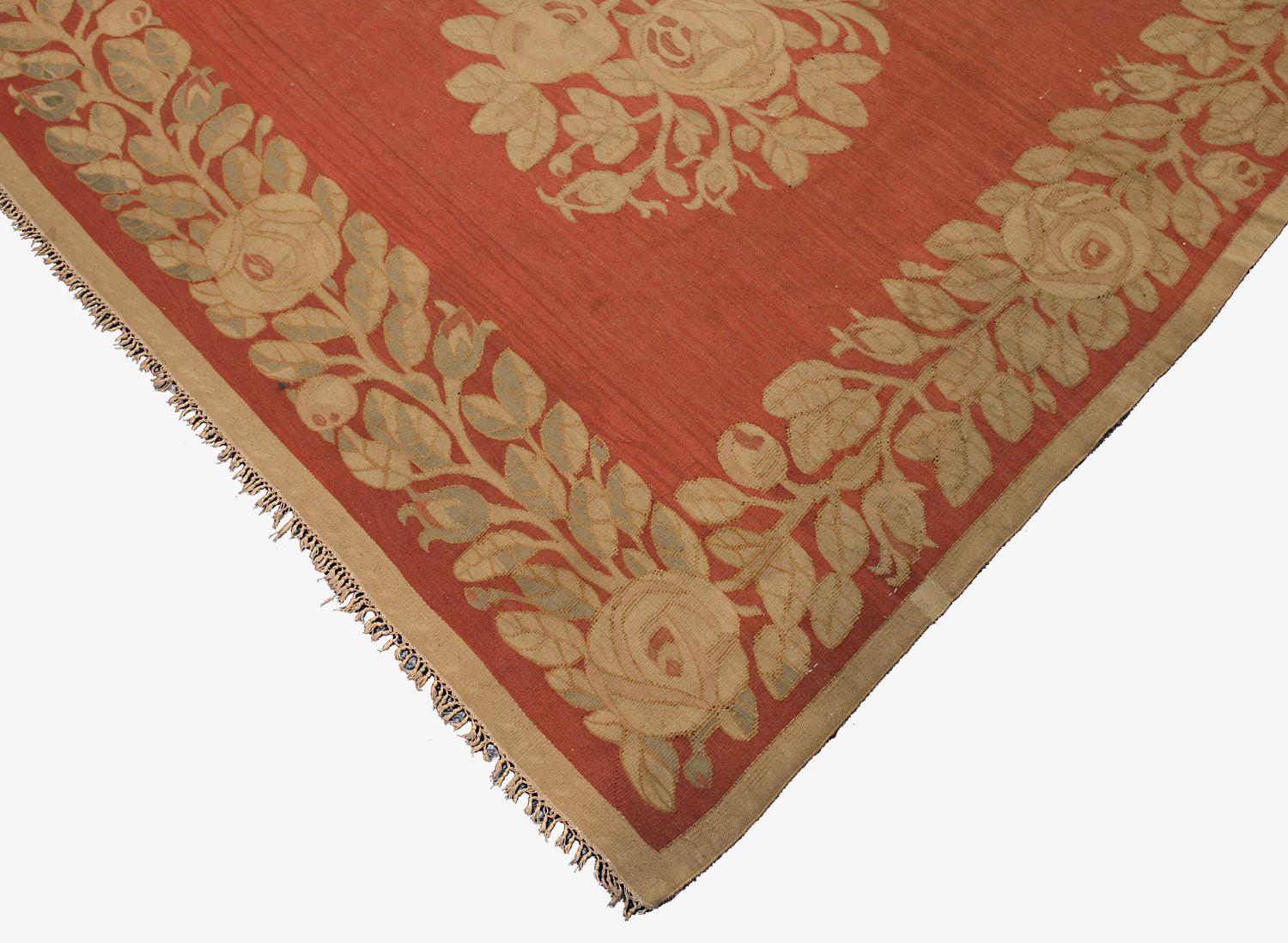 The strong desire of russian aristocrats and rich bourgeois to furnish their palaces in a french style, gave birth to this extraordinary composition with bouquets of flowers and a large basket of pastel. The name Bessarabian traditionally derives