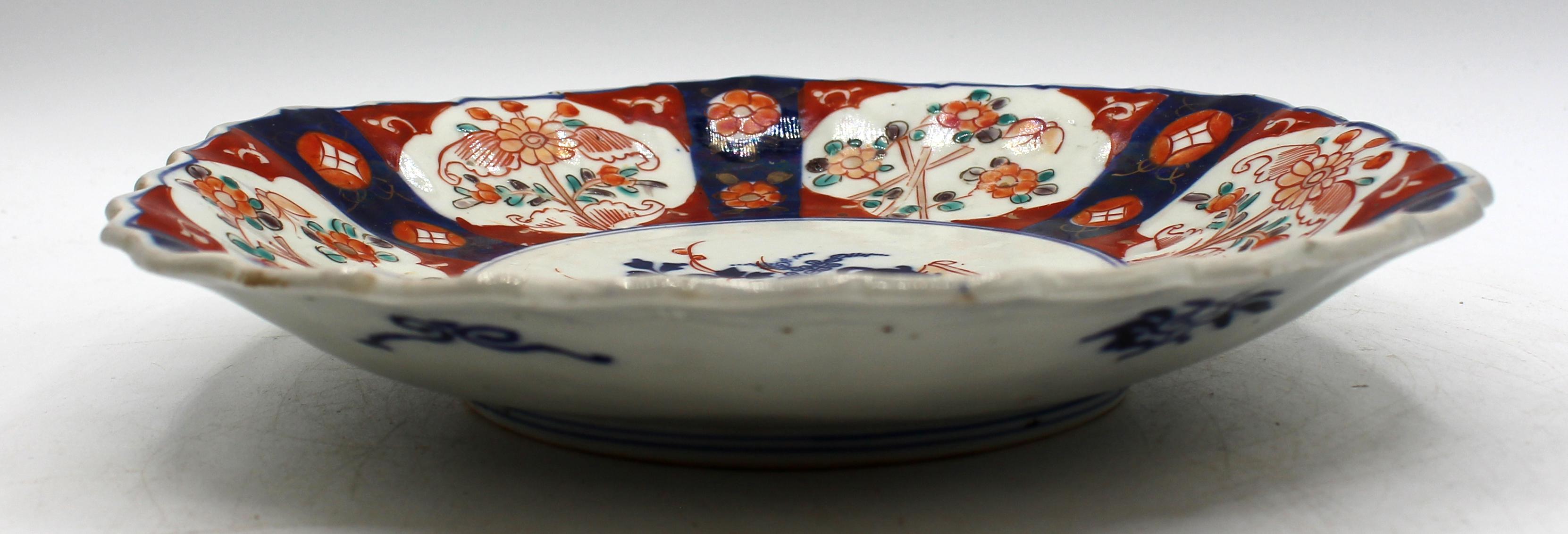 Circa 1880 Scalloped Japanese Imari Plate (Meiji-Periode) im Angebot
