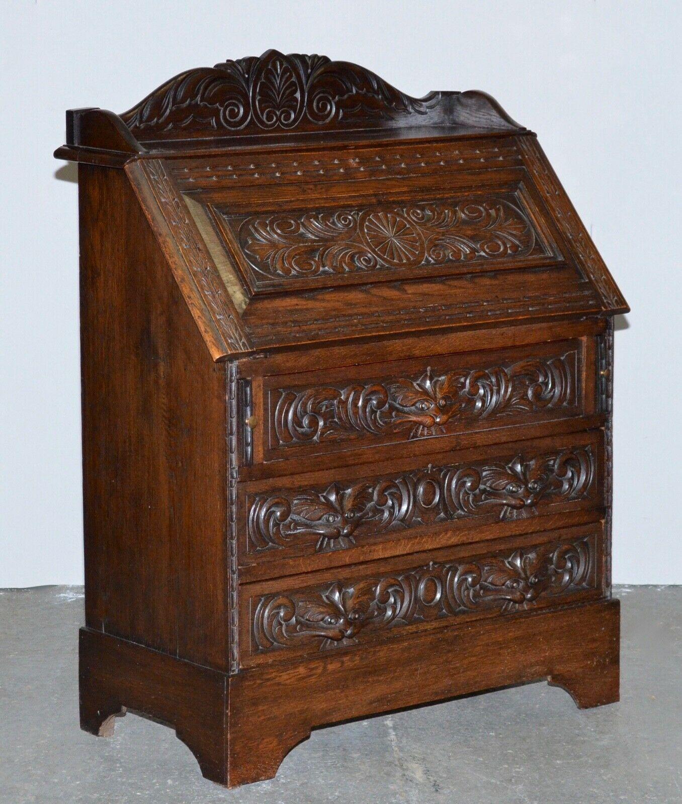 Hand-Carved CIRCA 1880 VICTORIAN GREEN MAN HiGH QUALITY CARVED OAK BUREAU  For Sale