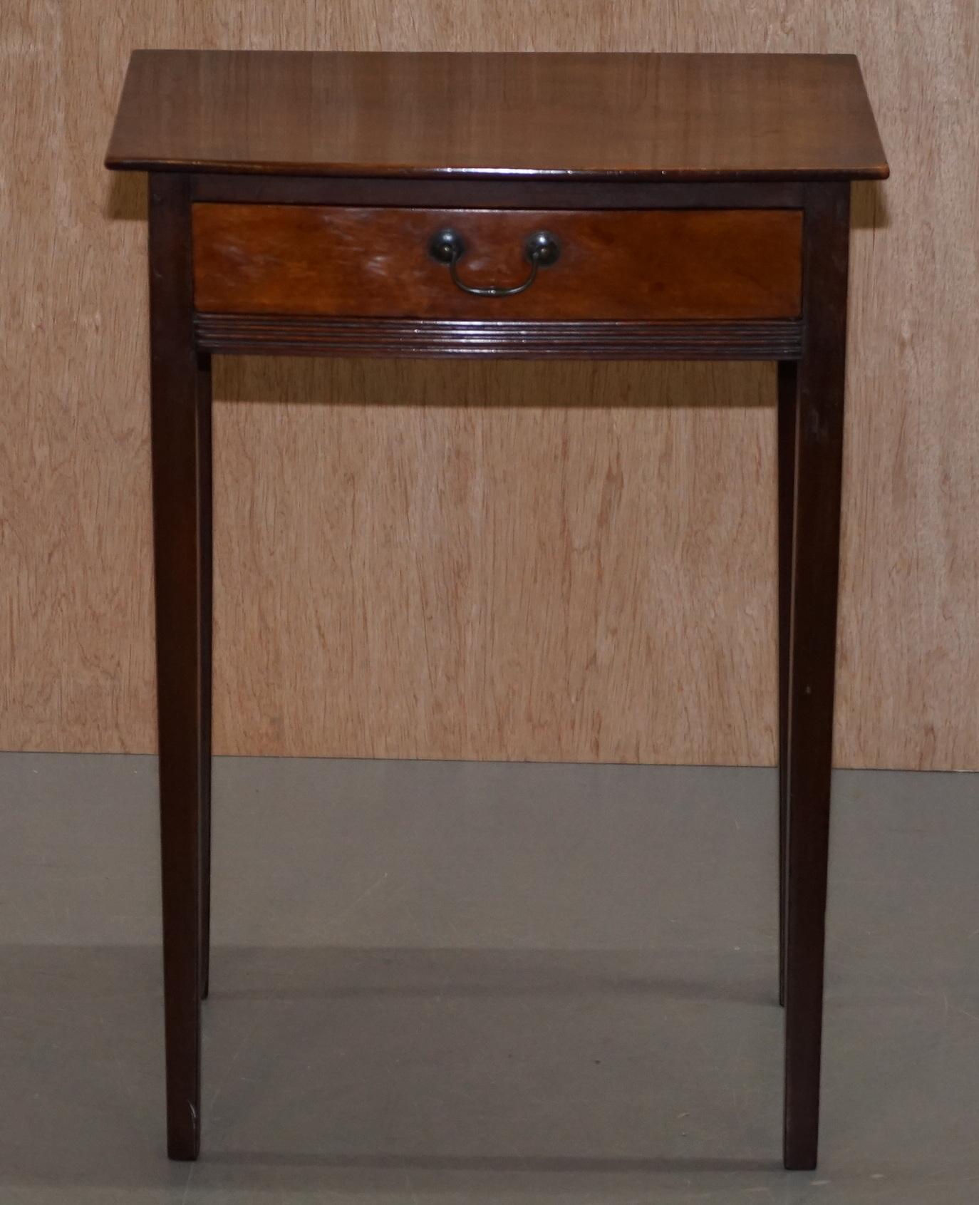 We are delighted to offer for sale this lovely original Victorian mahogany lamp side end table with single drawer

A very good looking a utilitarian side table, ideally suite for a lamp and nice picture frame, the single drawer is shallow enough