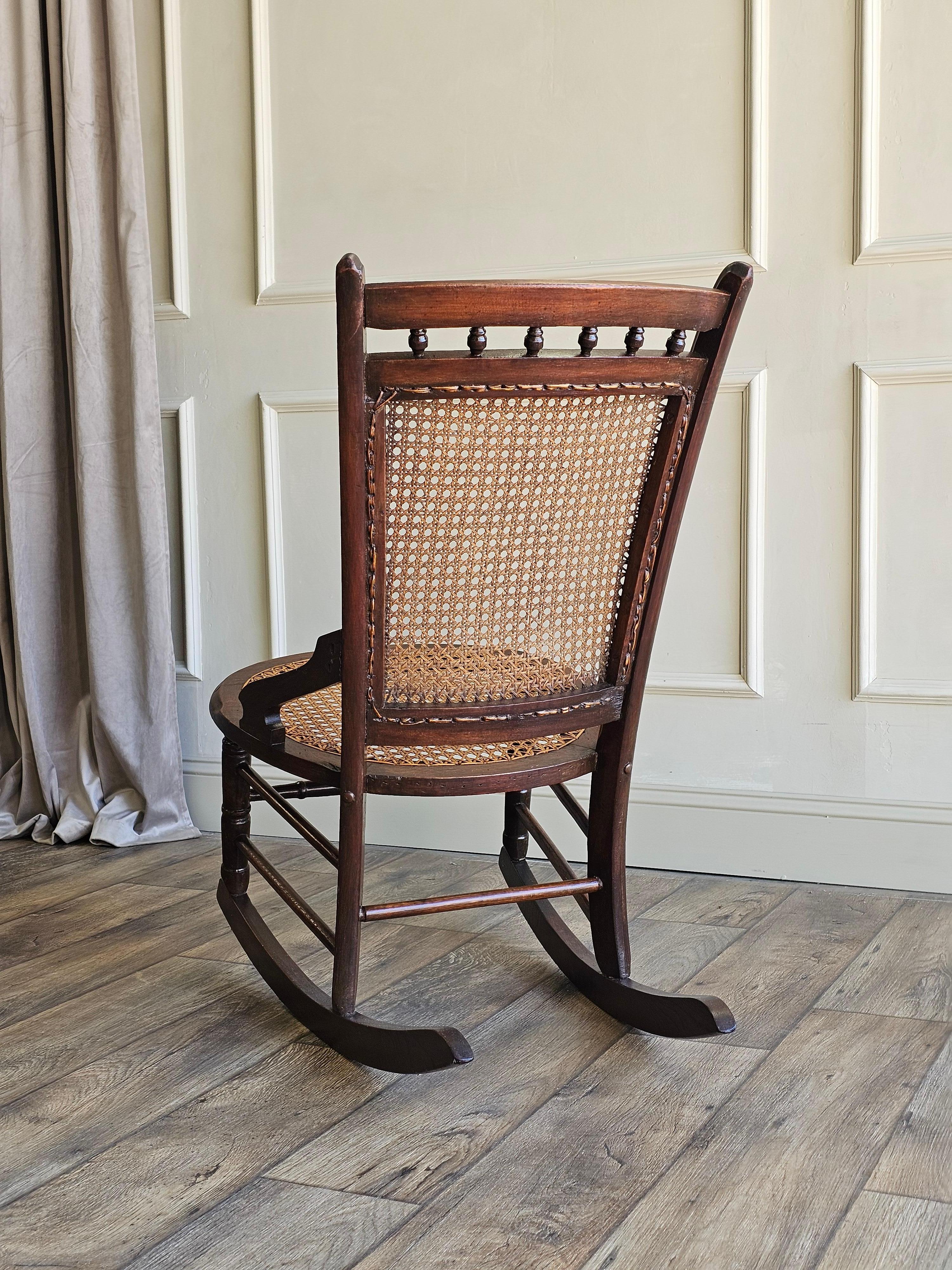 Victorien Circa 1880 Chaise à bascule de salon victorienne en vente