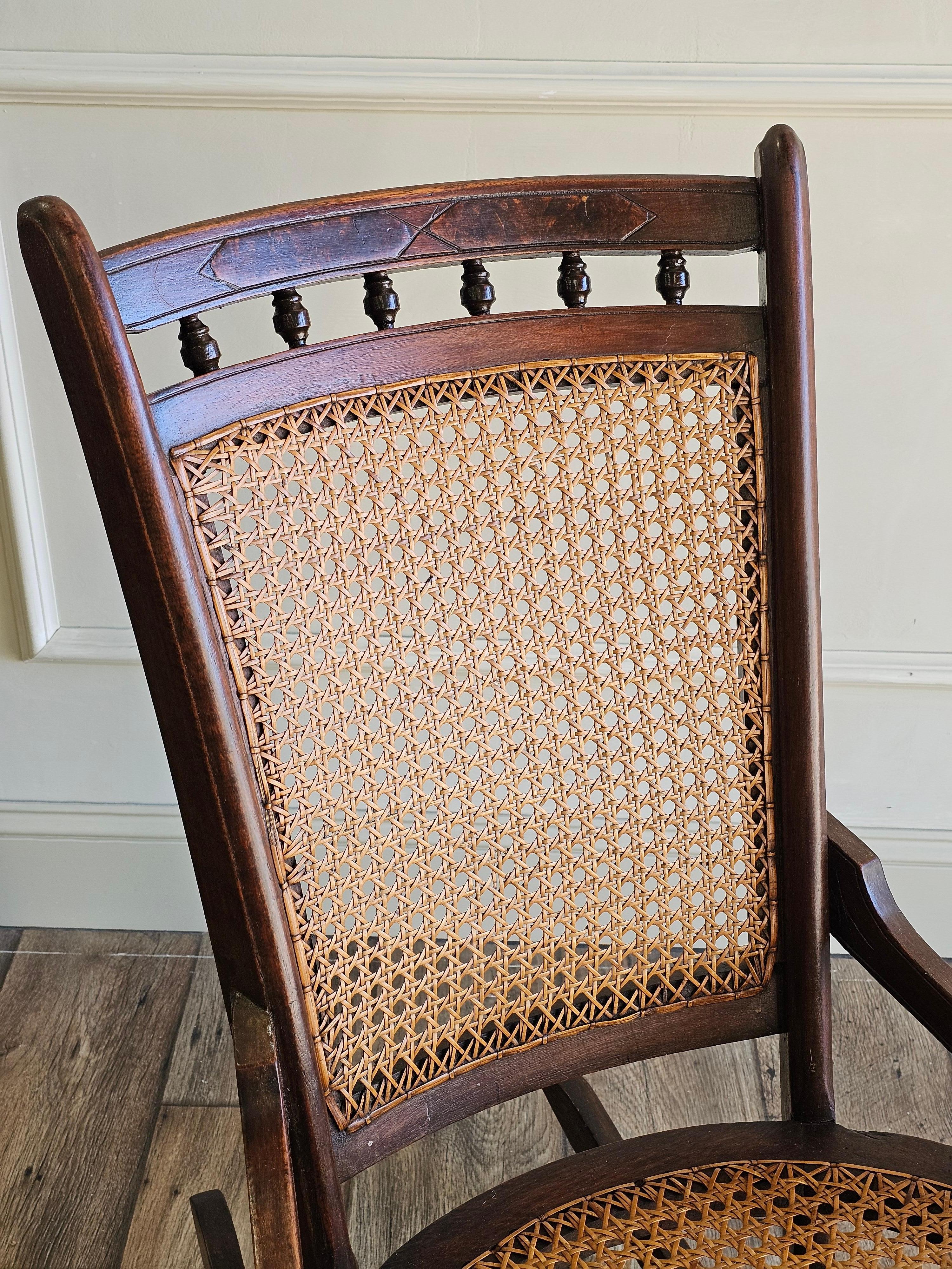 Américain Circa 1880 Chaise à bascule de salon victorienne en vente
