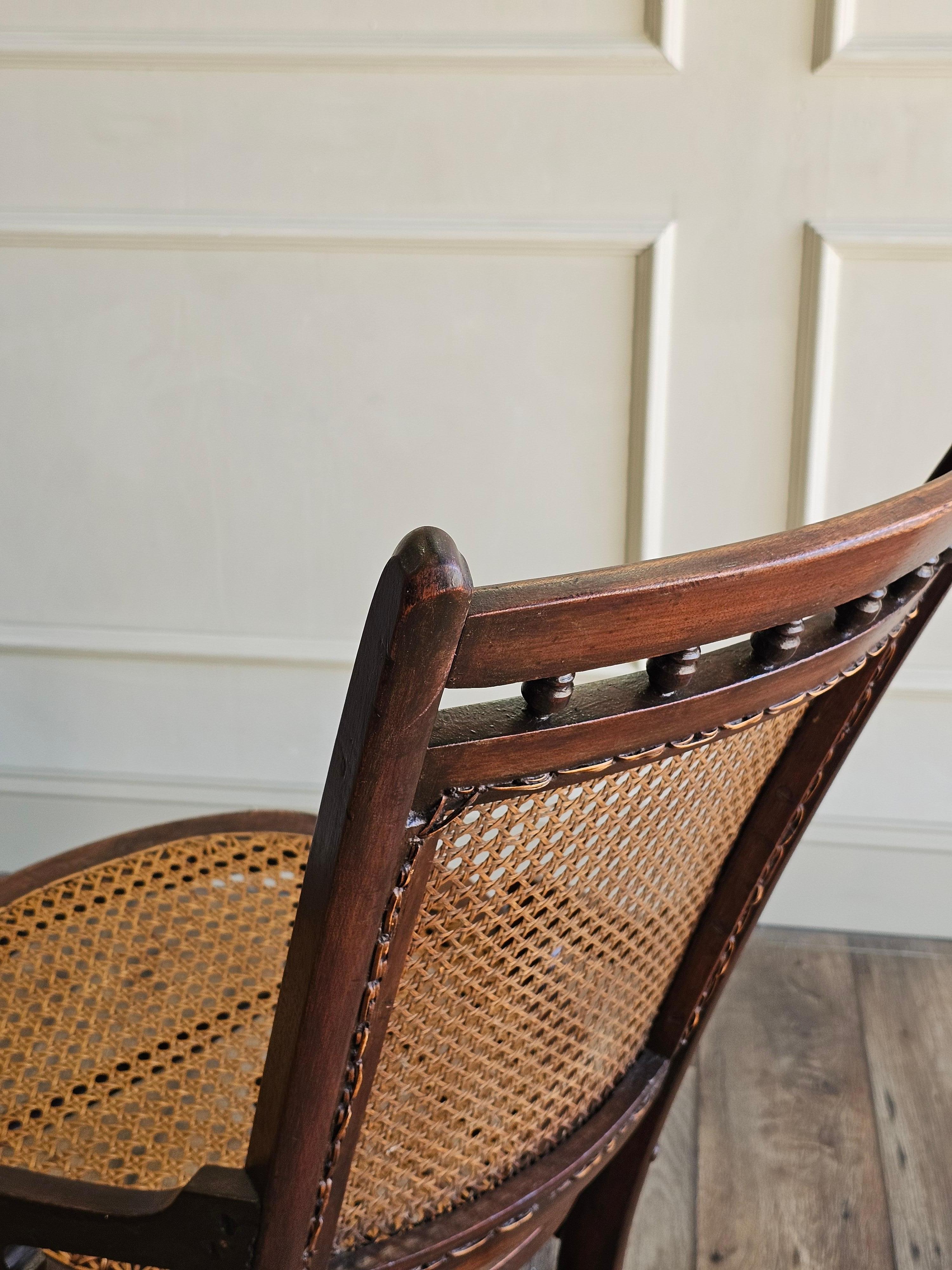 Canne Circa 1880 Chaise à bascule de salon victorienne en vente