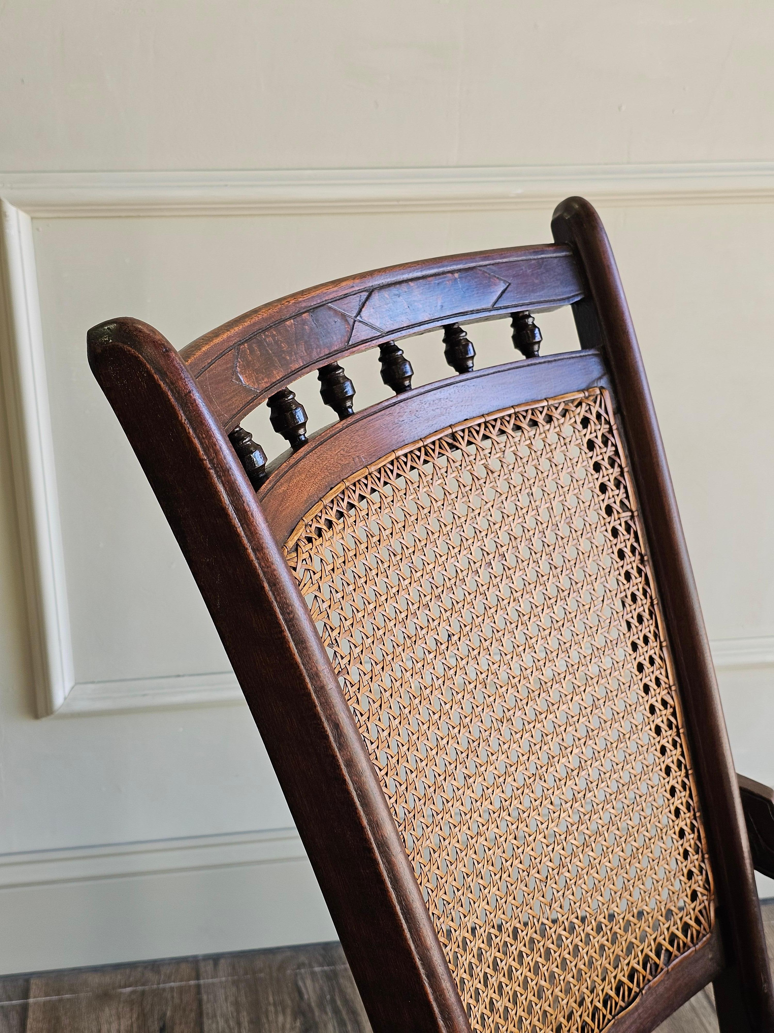 Circa 1880 Chaise à bascule de salon victorienne en vente 1
