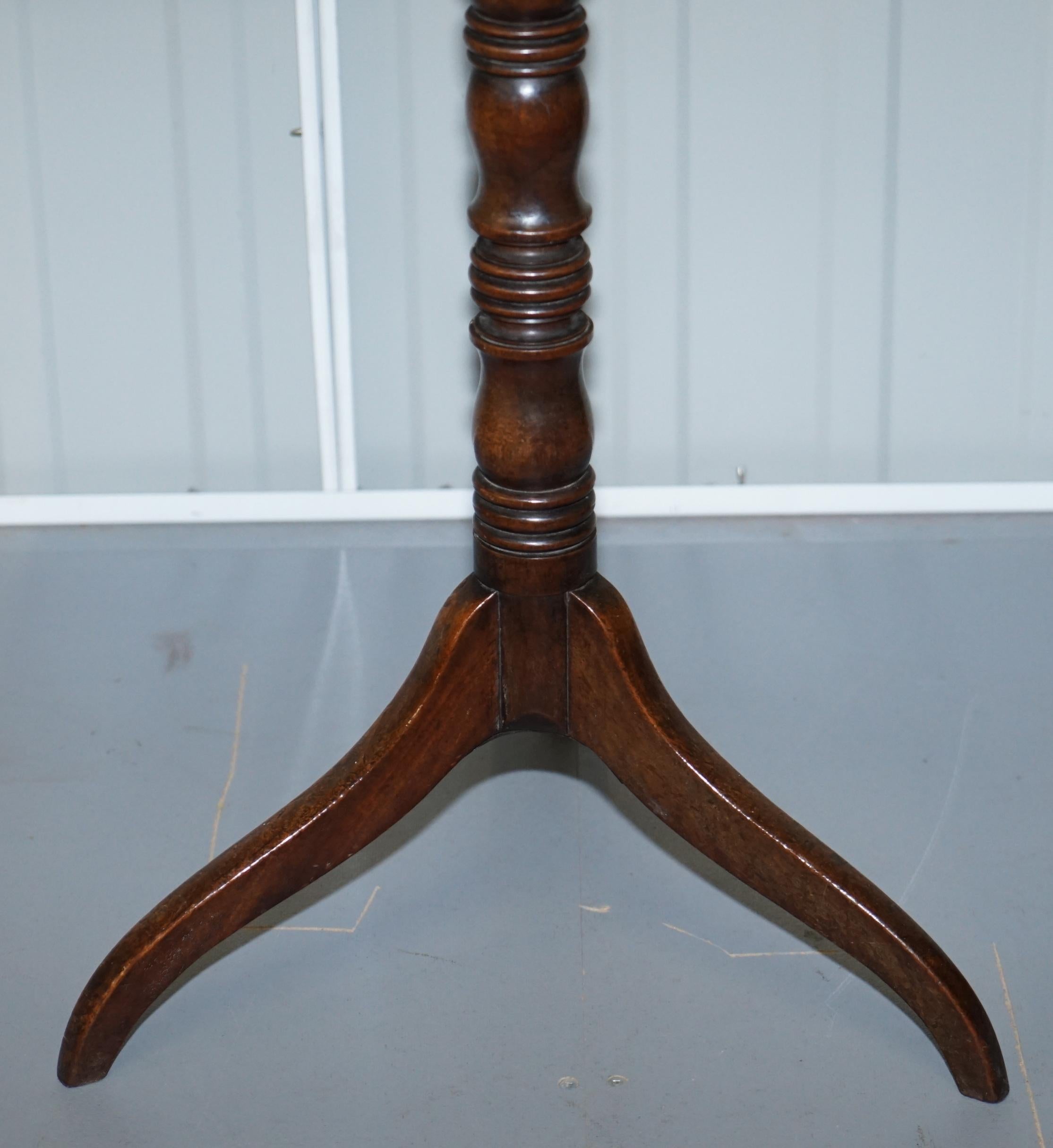 Victorian Tripod Side End Lamp Table in Walnut Carved Central Pillar, circa 1880 7