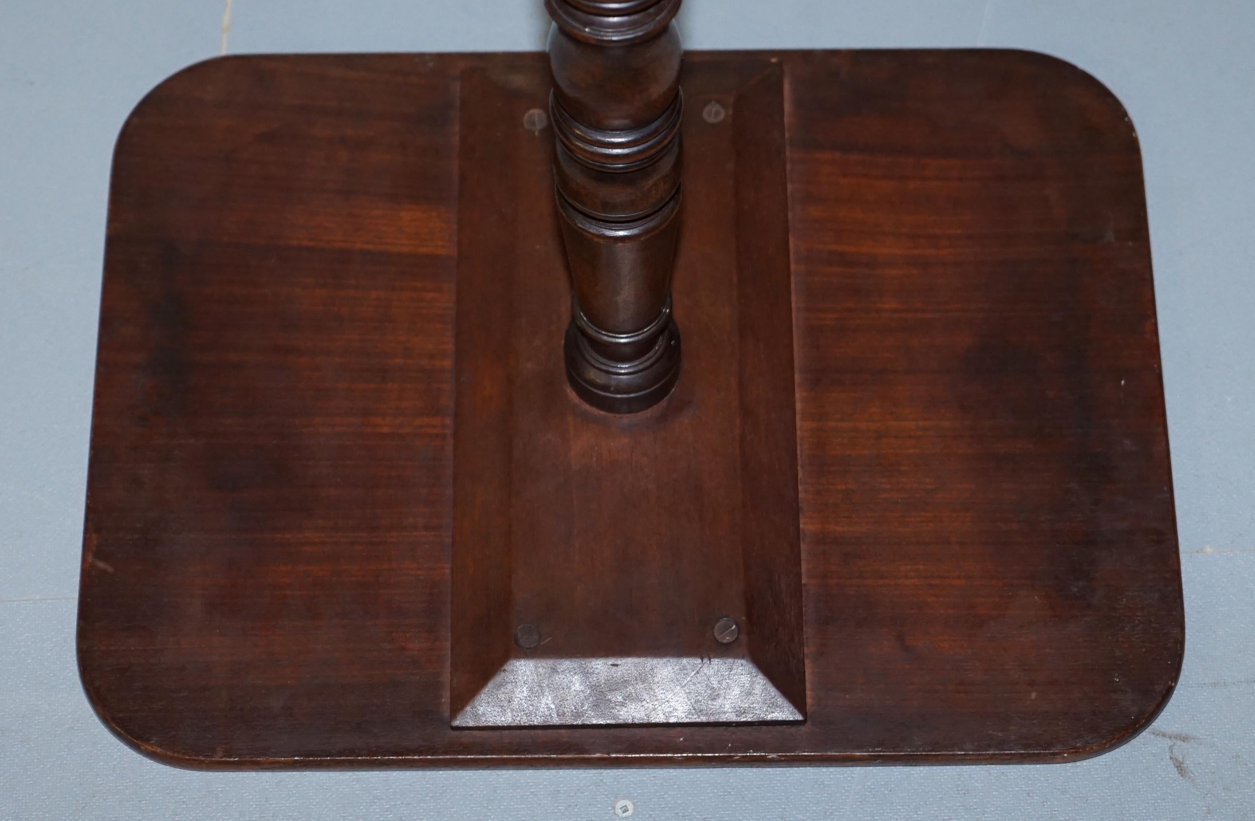 Victorian Tripod Side End Lamp Table in Walnut Carved Central Pillar, circa 1880 10