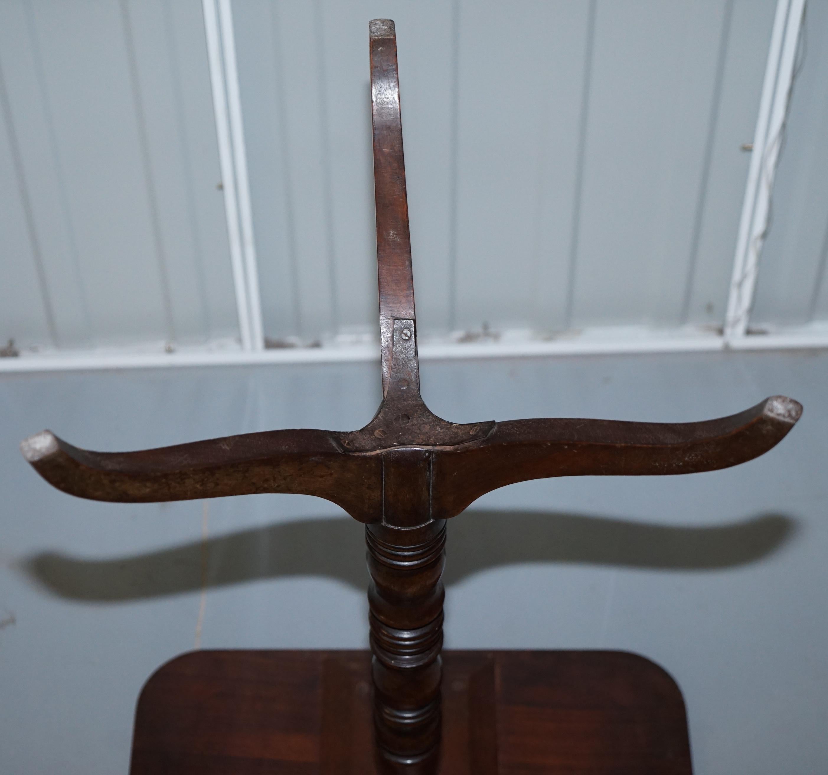 Victorian Tripod Side End Lamp Table in Walnut Carved Central Pillar, circa 1880 11