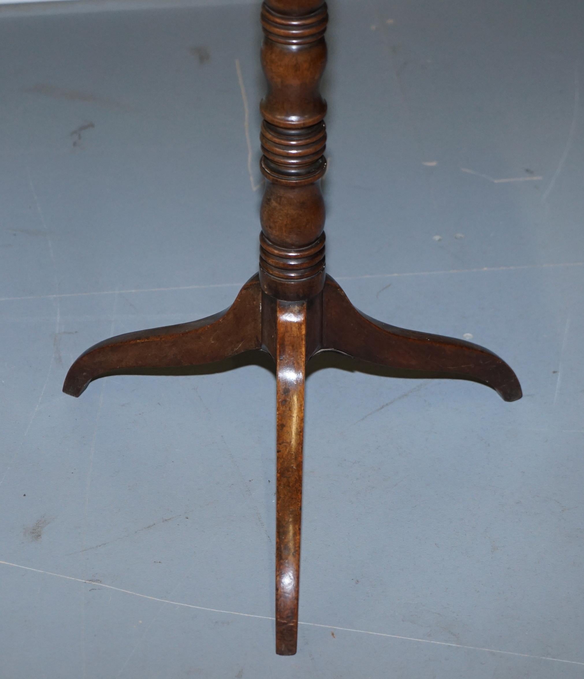 English Victorian Tripod Side End Lamp Table in Walnut Carved Central Pillar, circa 1880