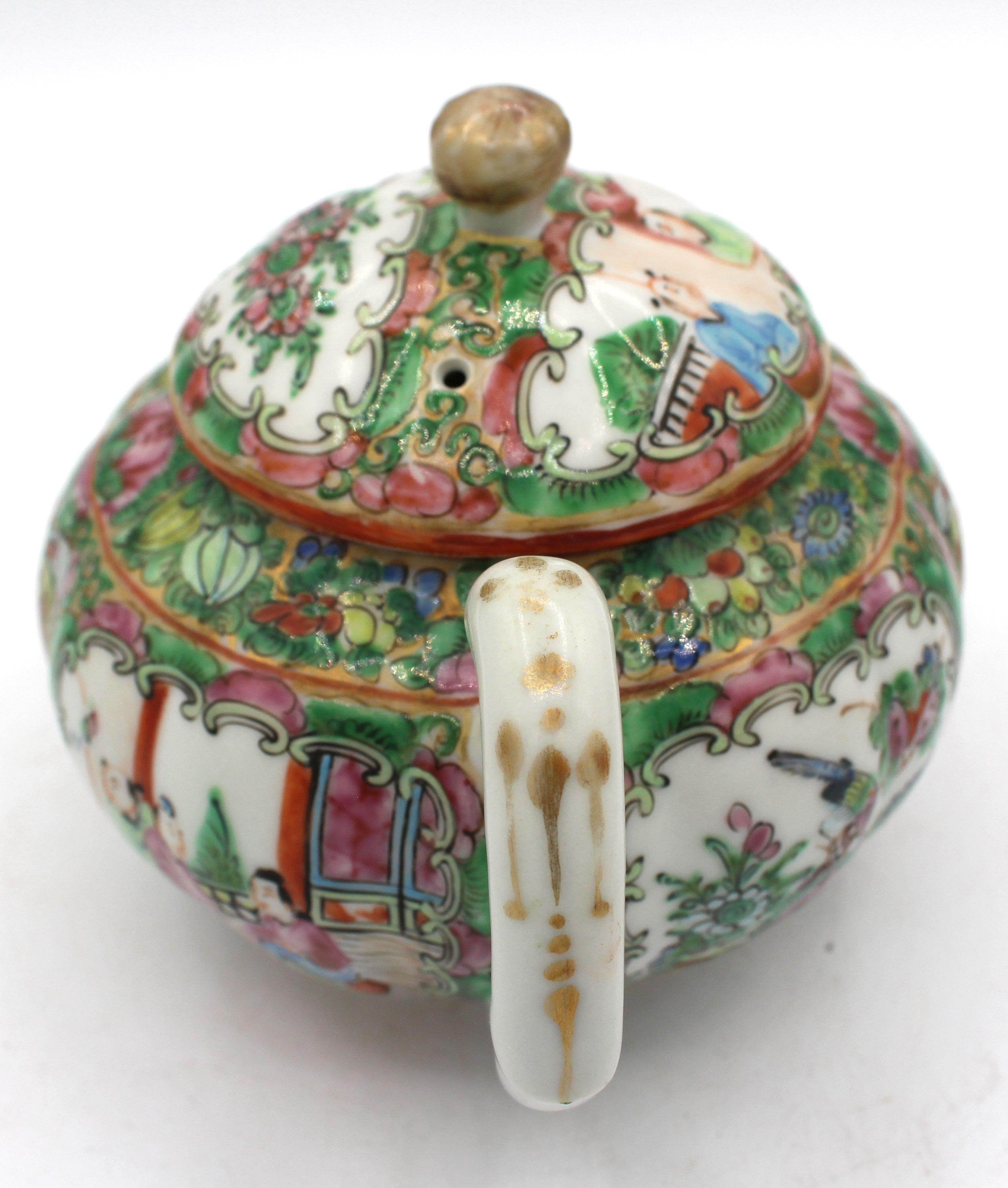 Circa 1880s Chinese Export Rose Medallion Tea Pot & Cover In Good Condition In Chapel Hill, NC