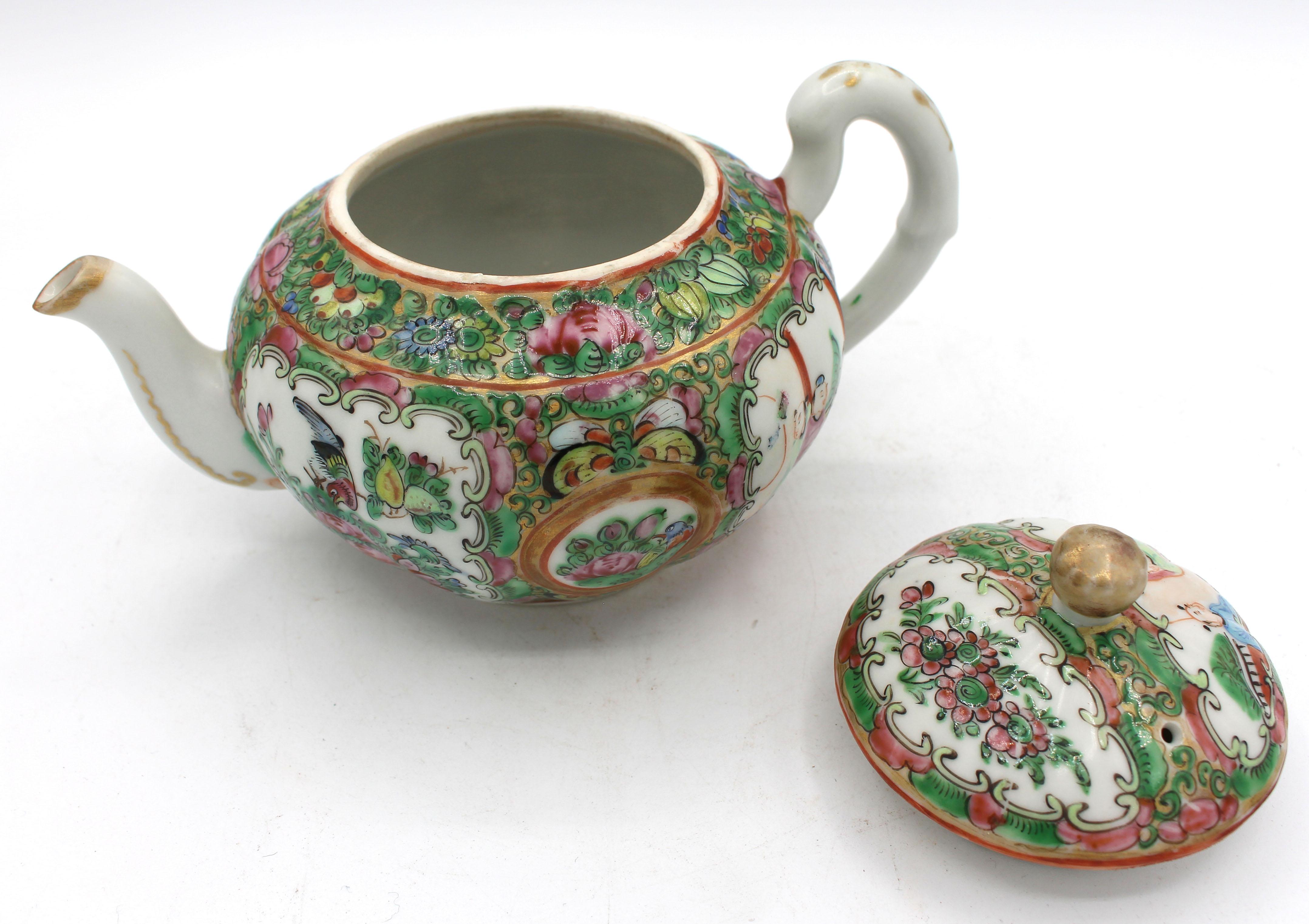 19th Century Circa 1880s Chinese Export Rose Medallion Tea Pot & Cover For Sale