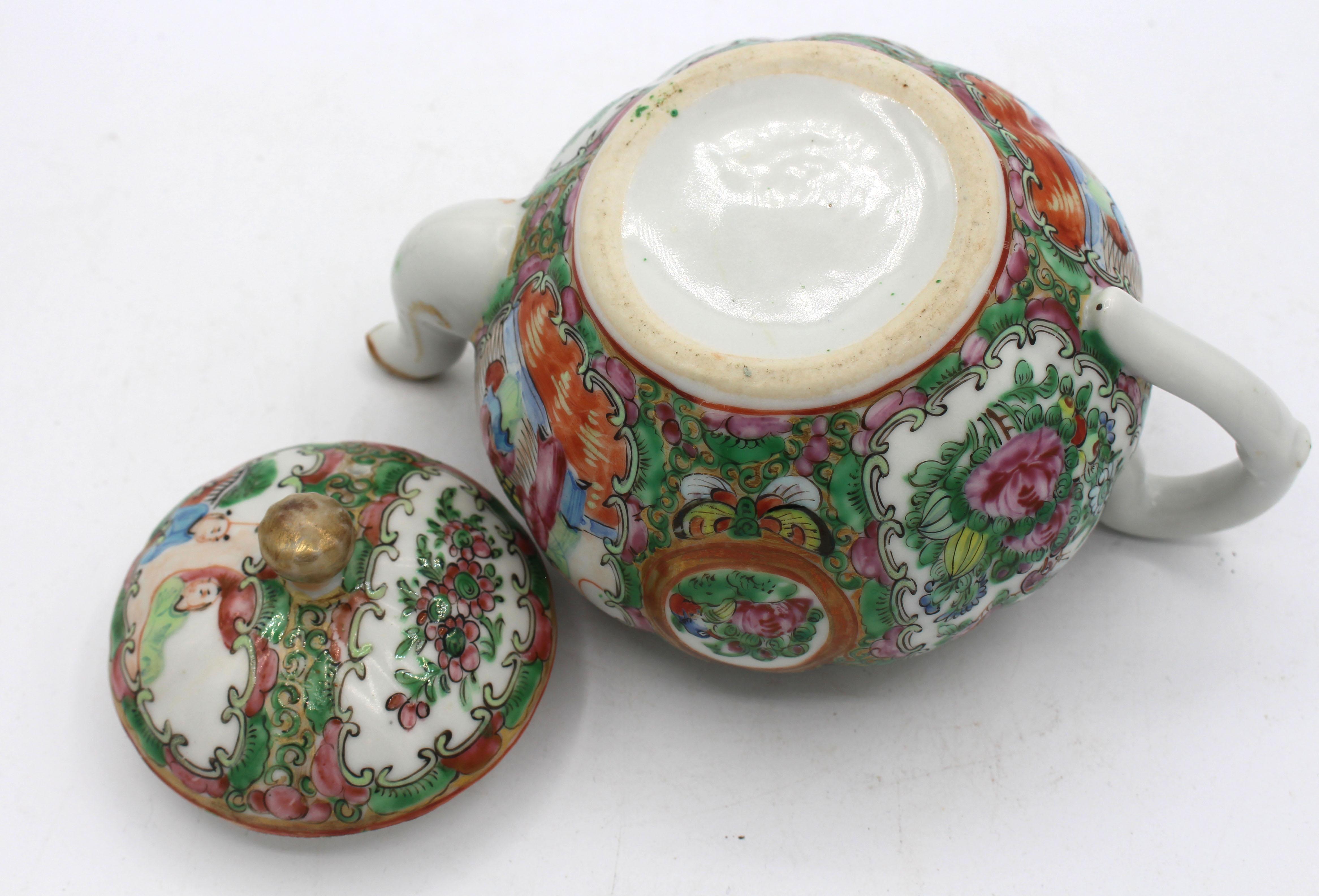 Circa 1880s Chinese Export Rose Medallion Tea Pot & Cover 1