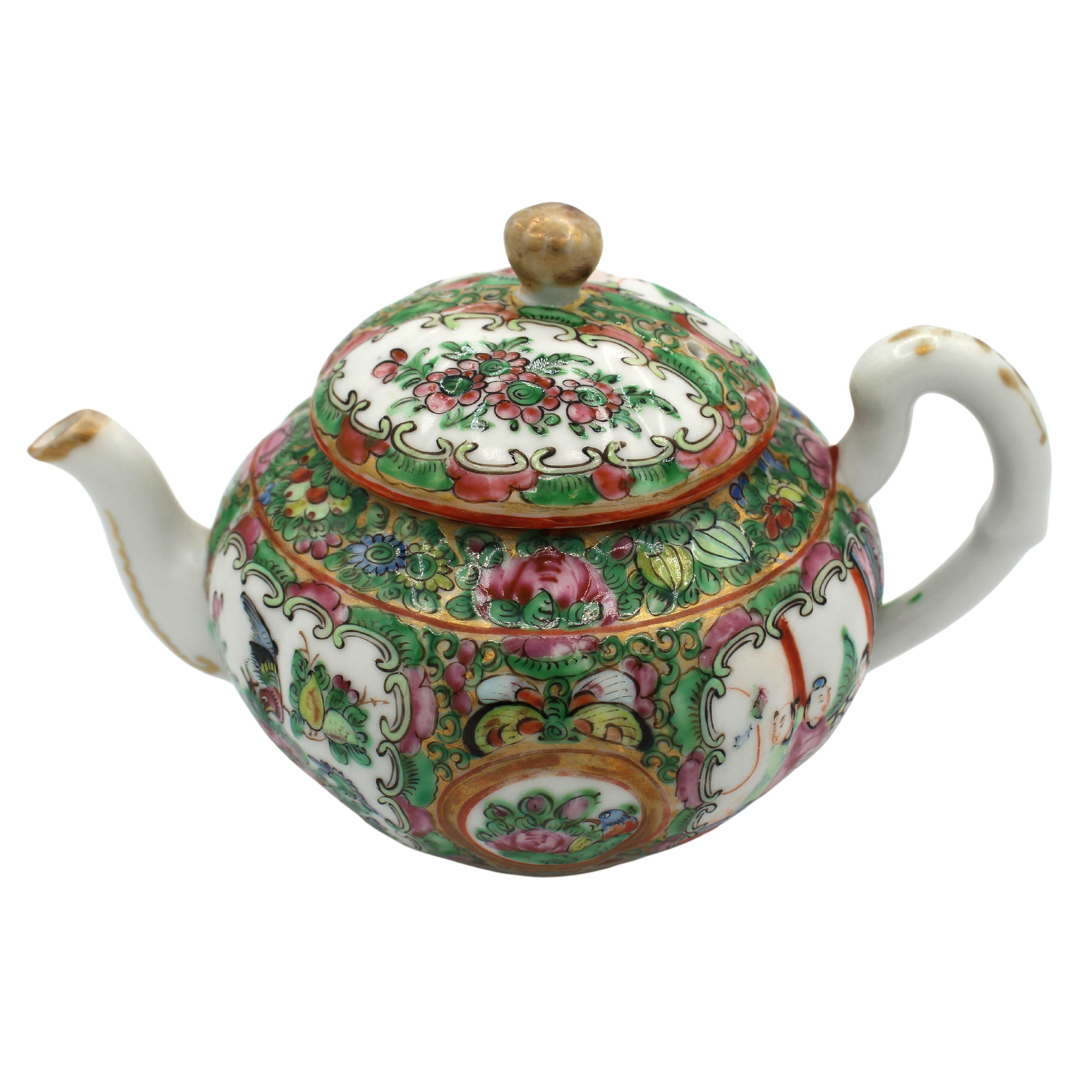 Circa 1880s Chinese Export Rose Medallion Tea Pot & Cover For Sale