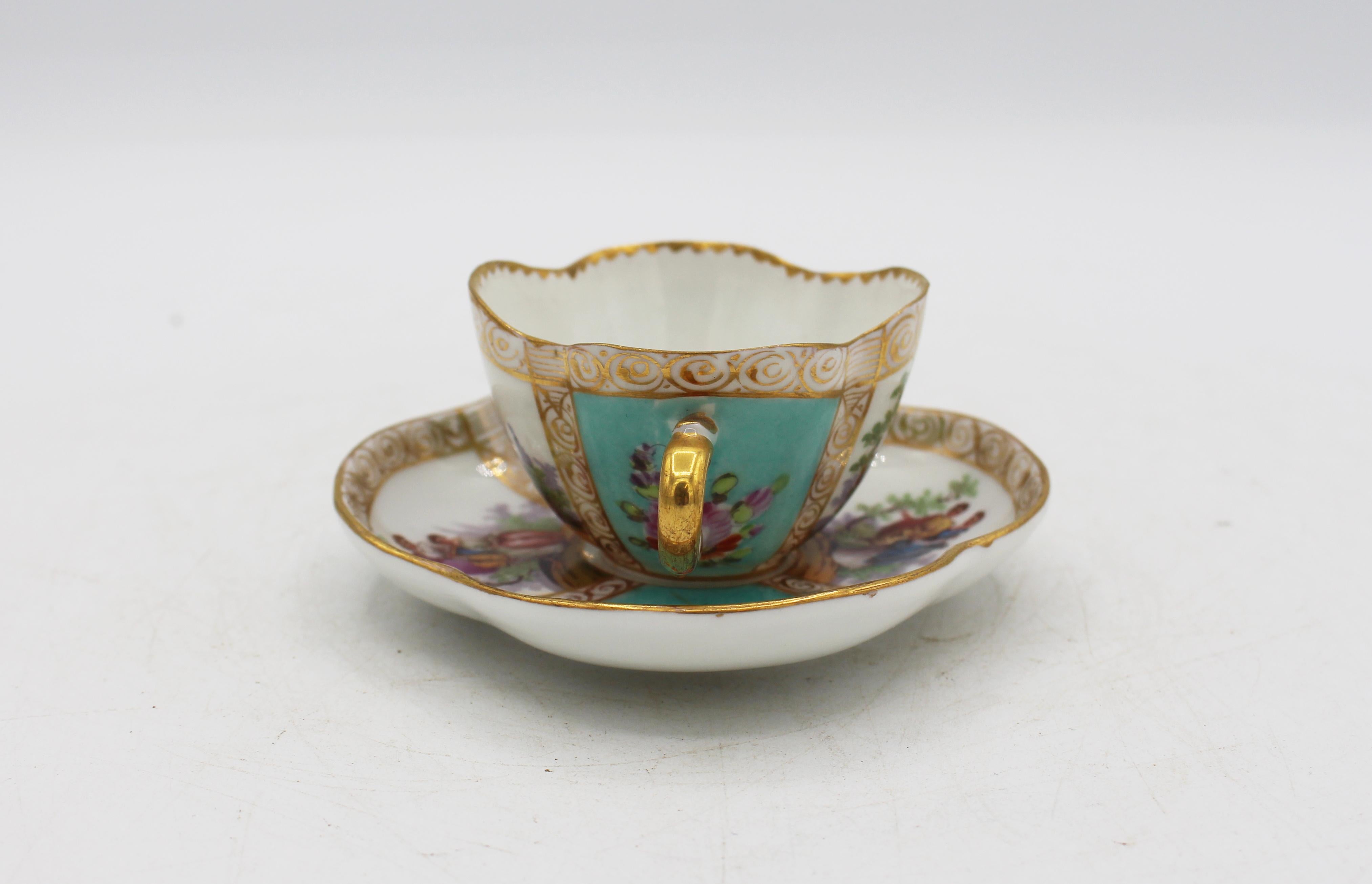 Allemand Circa 1888-1916 Richard Klemm, Dresden Quatrefoil Demitasse Cup & Saucer en vente
