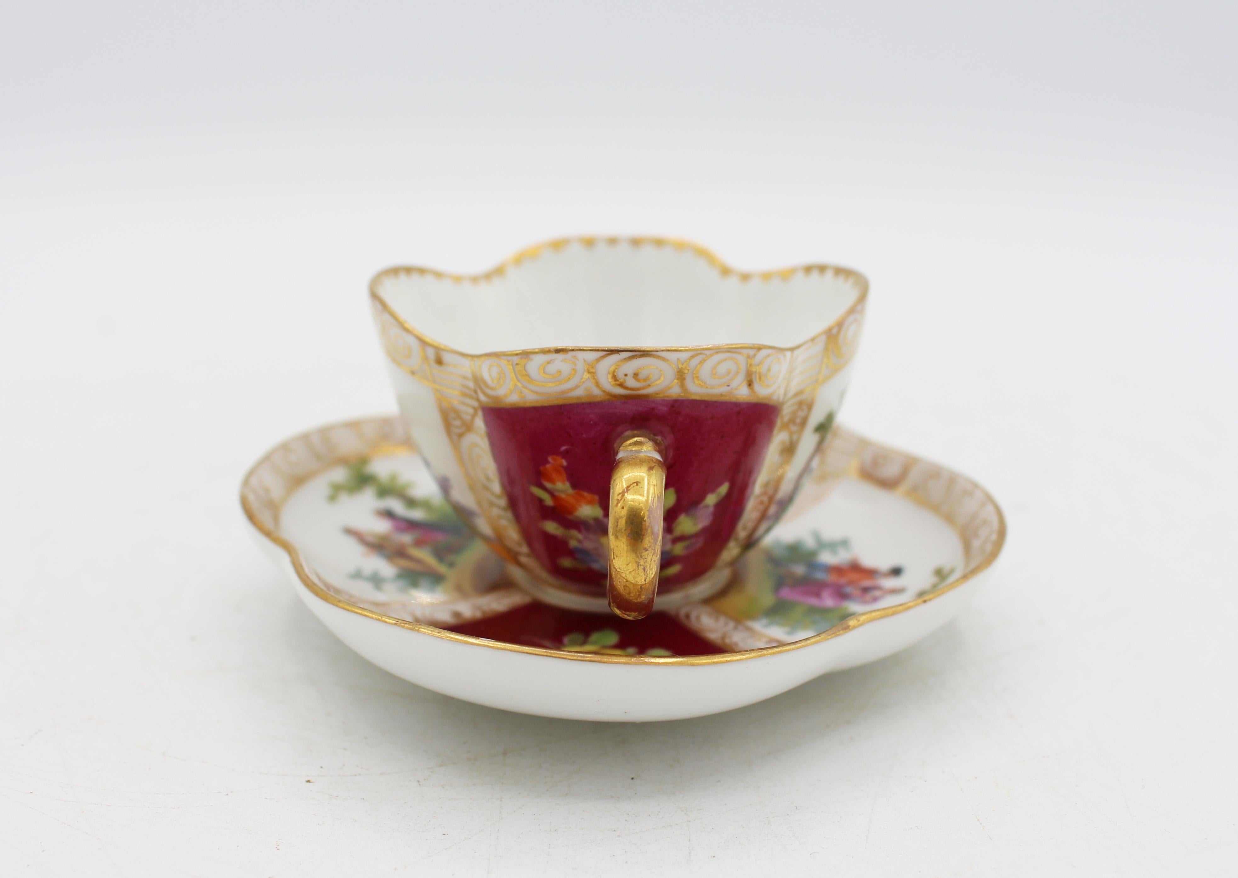 Allemand Circa 1888-1916 Richard Klemm, Dresden Quatrefoil Demitasse Cups & Saucers en vente