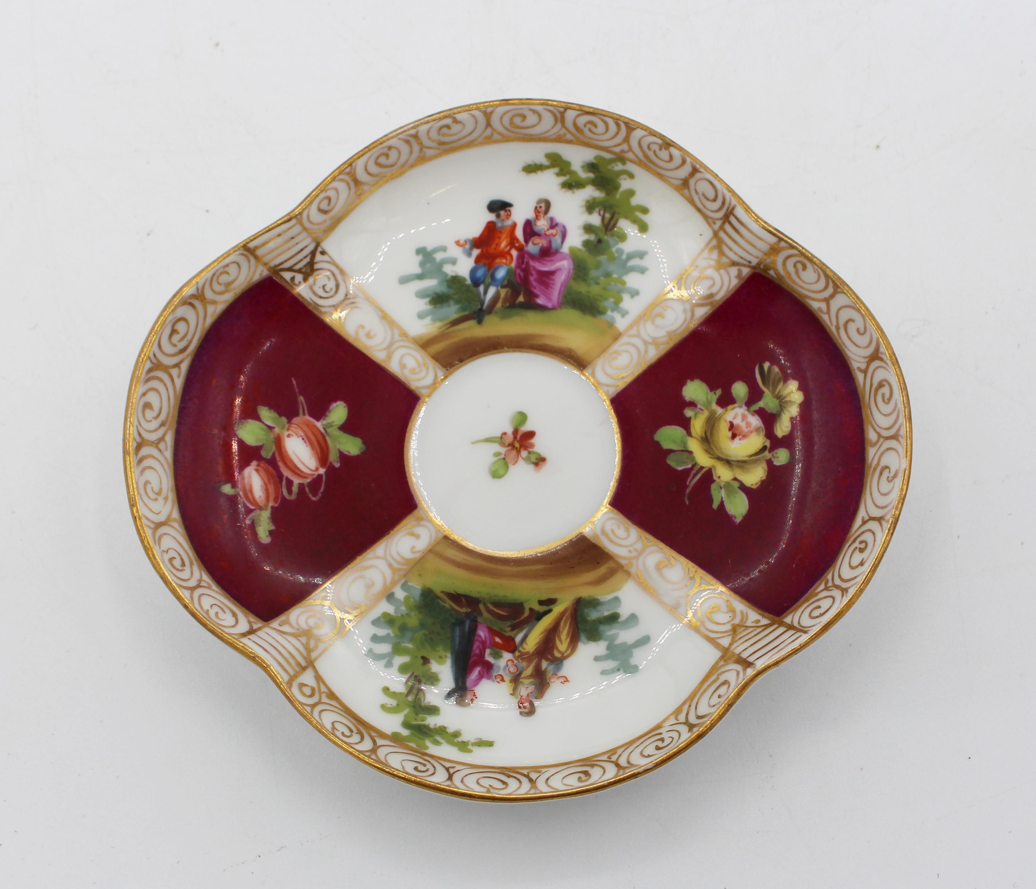 Peint à la main Circa 1888-1916 Richard Klemm, Dresden Quatrefoil Demitasse Cups & Saucers en vente