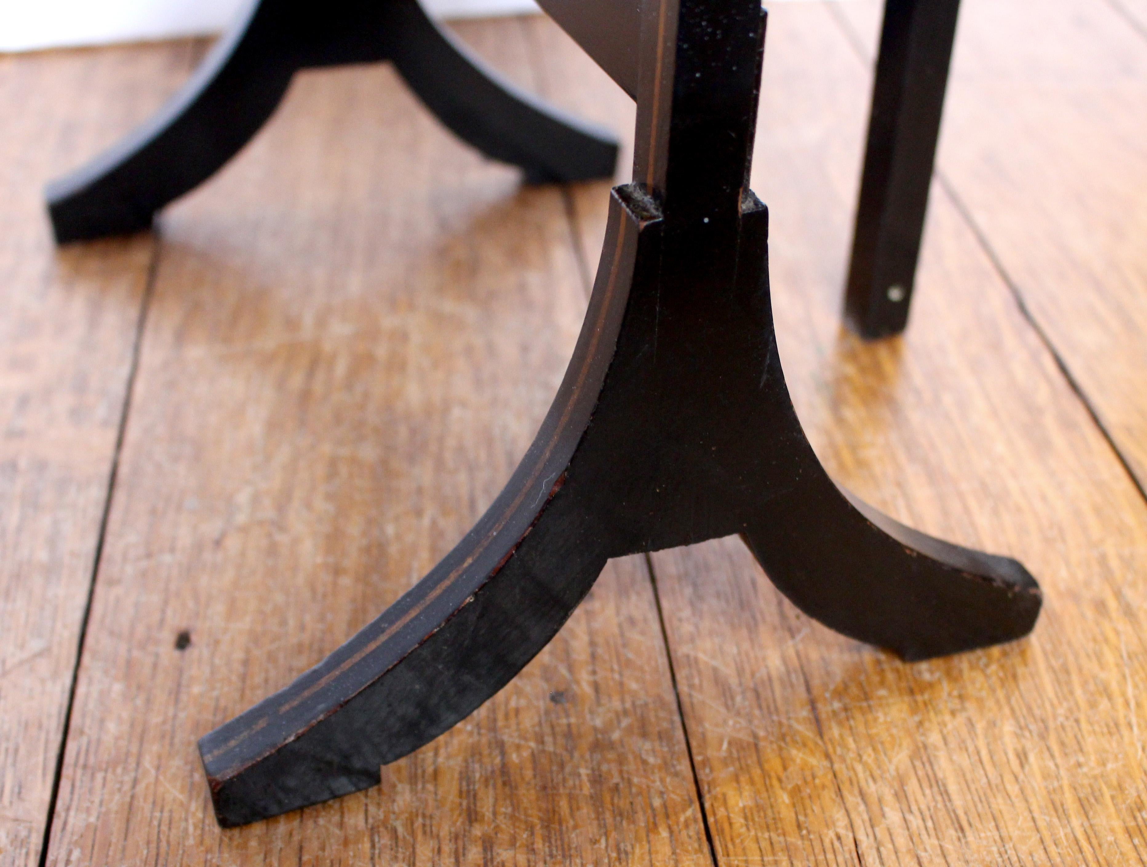 Circa 1890-1910 English Tilting Muffin Stand In Good Condition In Chapel Hill, NC