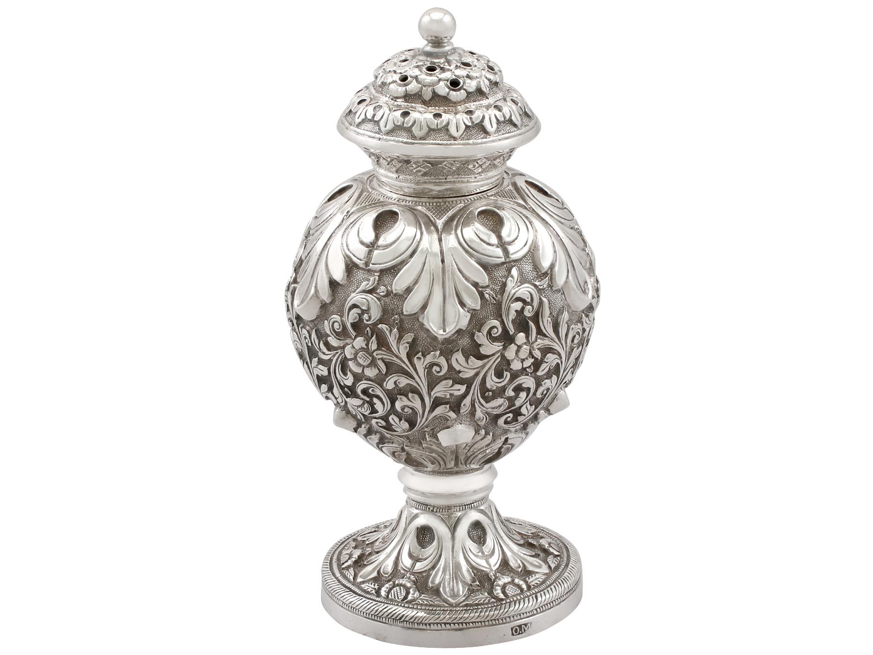 An exceptional, fine and impressive, pair of antique Indian silver peppers by Oomersee Mawjee & Sons, an addition to our silver cruets or condiments collection.

These exceptional antique silver peppers have a rounded ovoid form onto a pedestal
