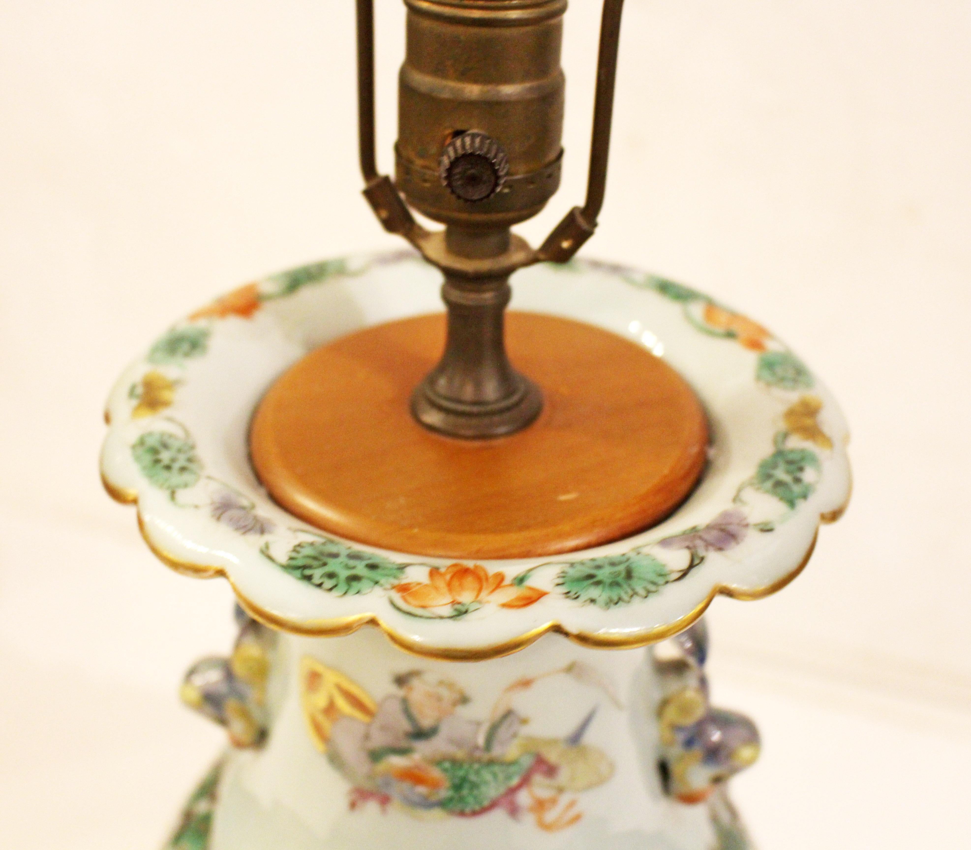 Esportazione cinese Vaso di porcellana Famille Rose da esportazione cinese del 1890 circa montato come lampada in vendita