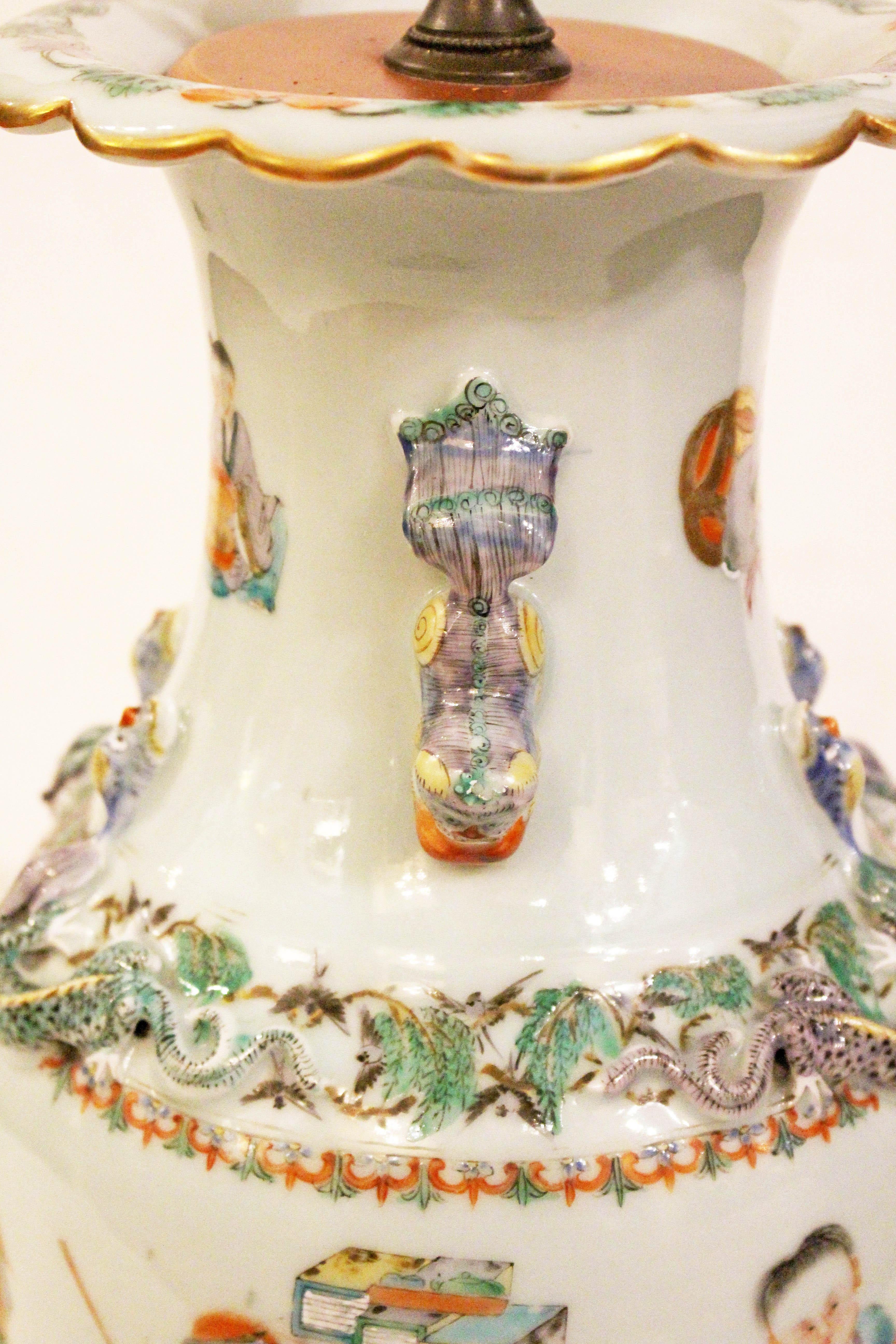 Cinese Vaso di porcellana Famille Rose da esportazione cinese del 1890 circa montato come lampada in vendita