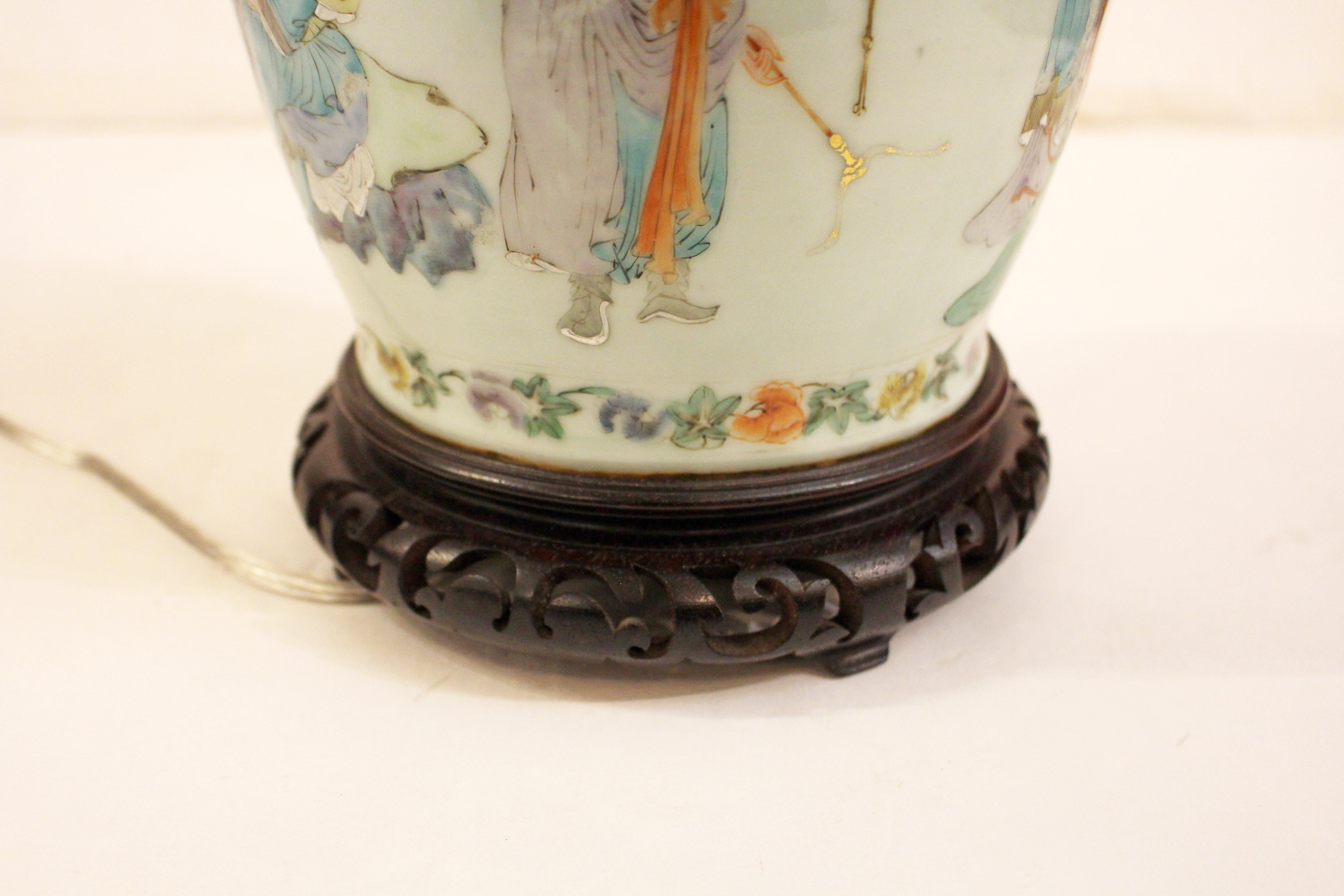 Fine XIX secolo Vaso di porcellana Famille Rose da esportazione cinese del 1890 circa montato come lampada in vendita
