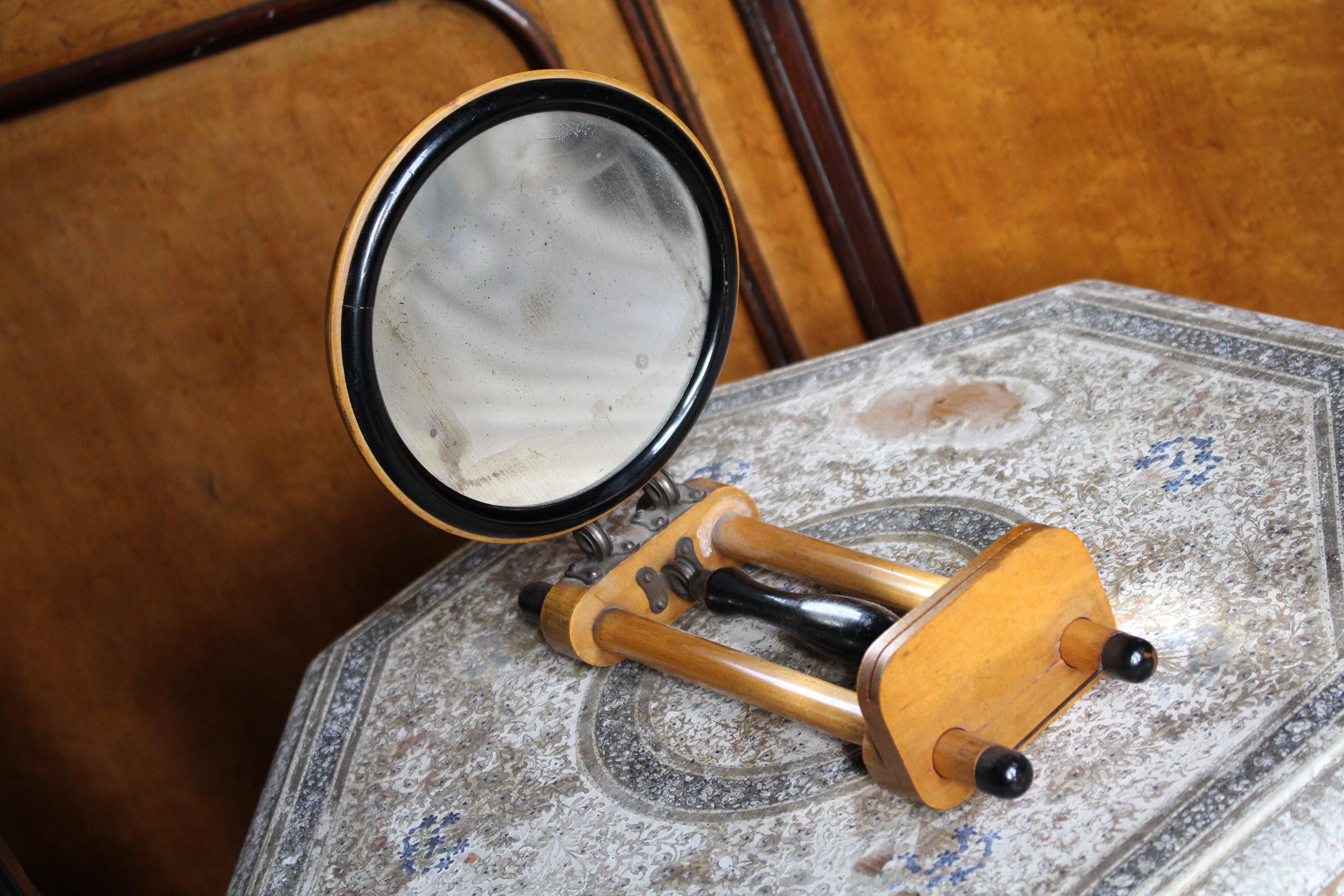 Français Miroir à détournement concave scientifique en bois de satin français datant d'environ 1890 en vente