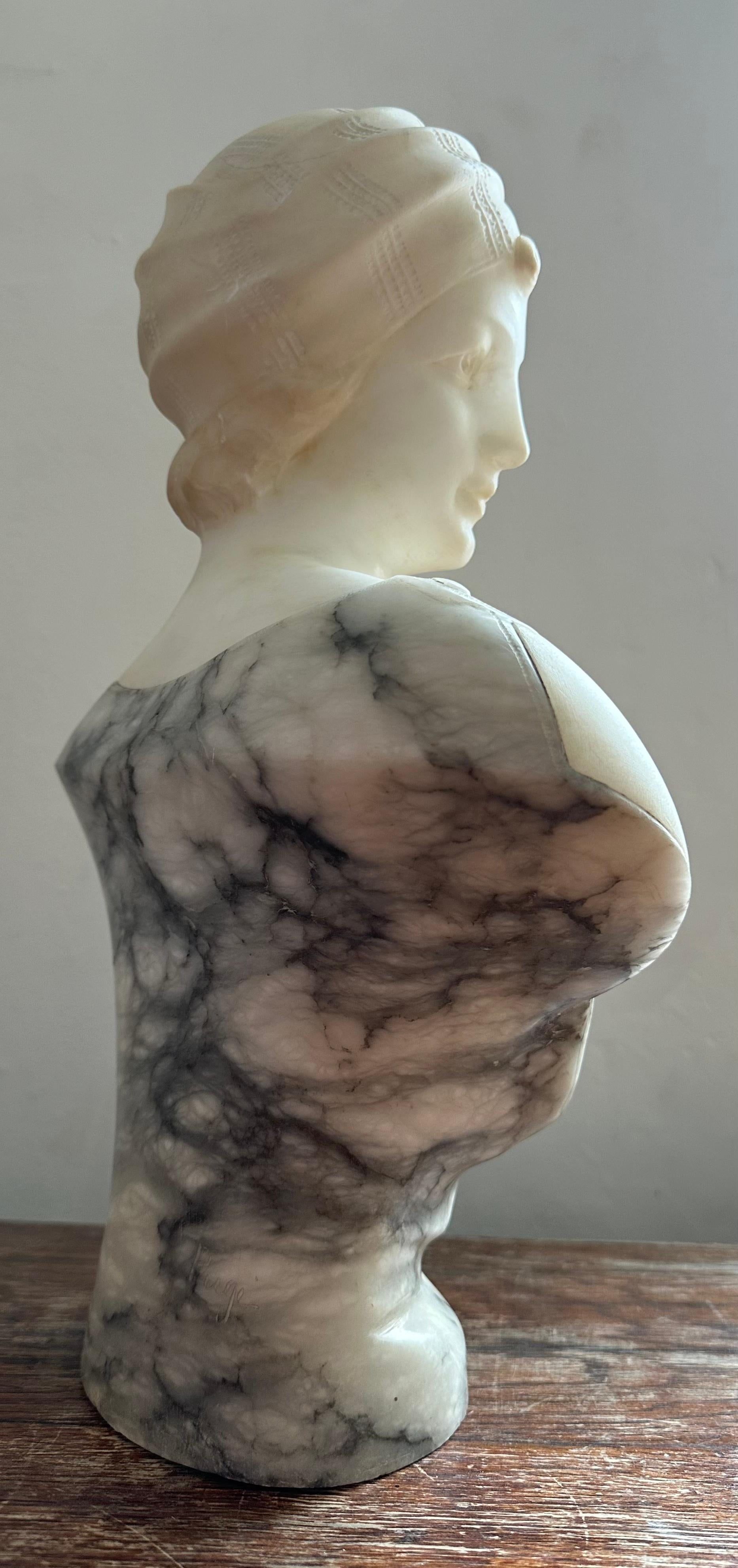 Circa. 1890 Italian Grey & White Elegant Marble Female Bust By Guglielmo Pugi For Sale 4