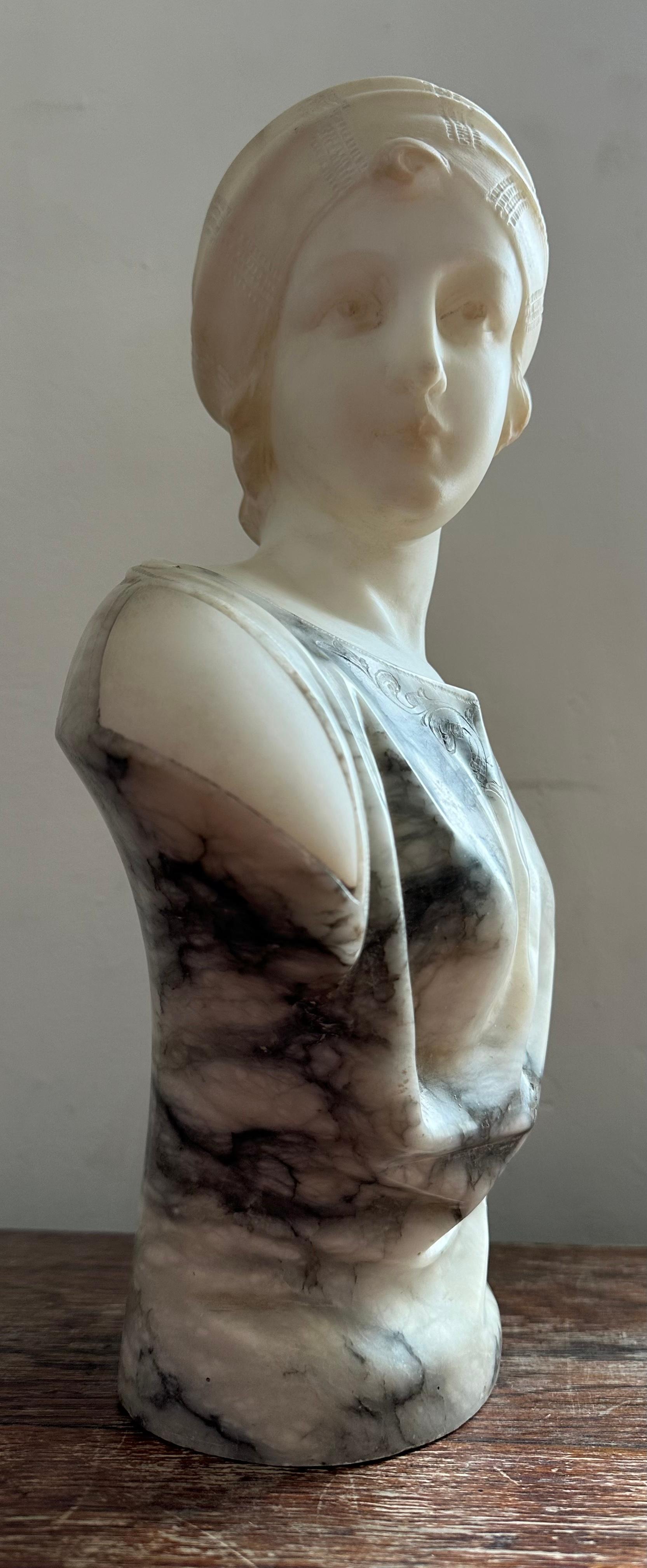Circa. 1890 Italian Grey & White Elegant Marble Female Bust By Guglielmo Pugi For Sale 5