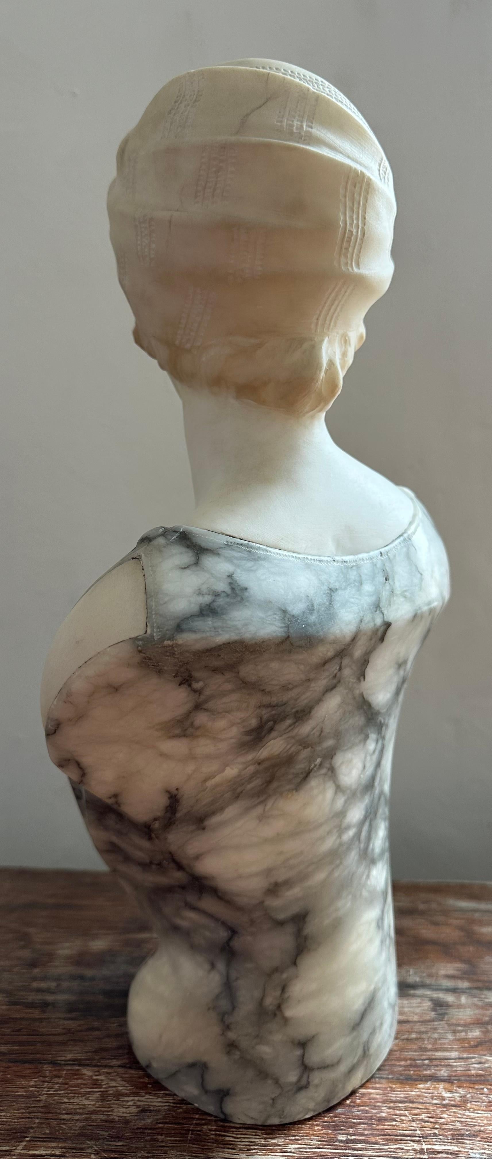 Circa. 1890 Italian Grey & White Elegant Marble Female Bust By Guglielmo Pugi For Sale 1