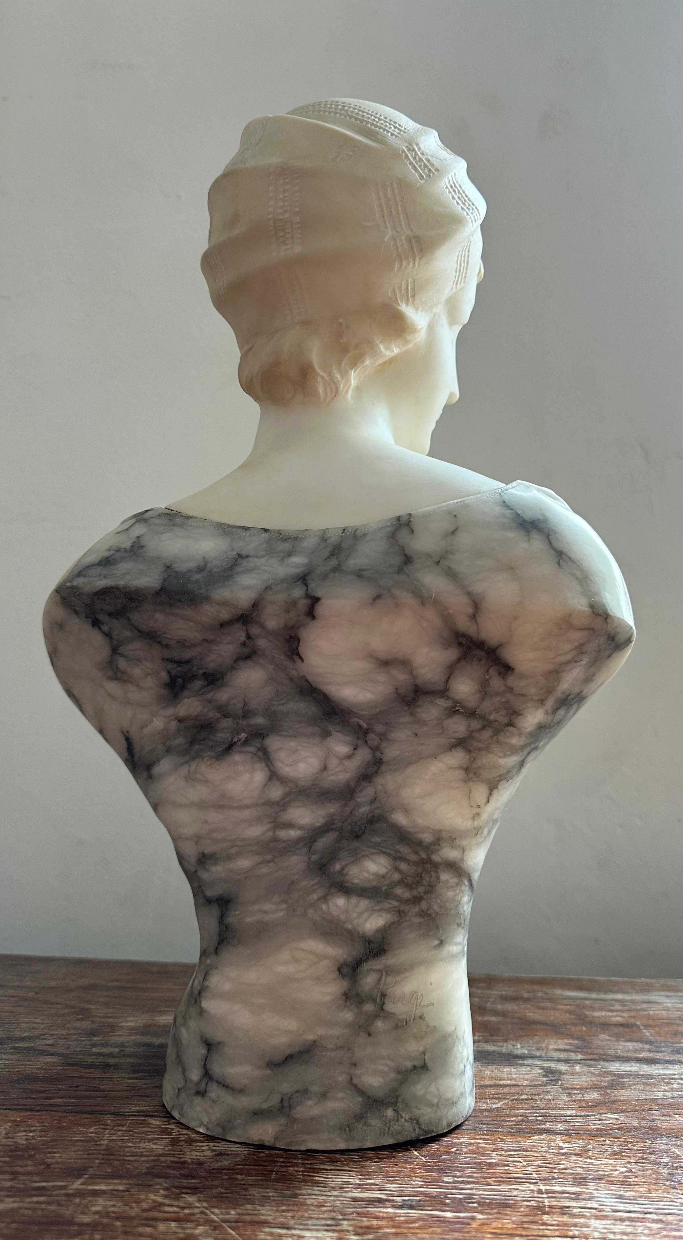 Circa. 1890 Italian Grey & White Elegant Marble Female Bust By Guglielmo Pugi For Sale 3