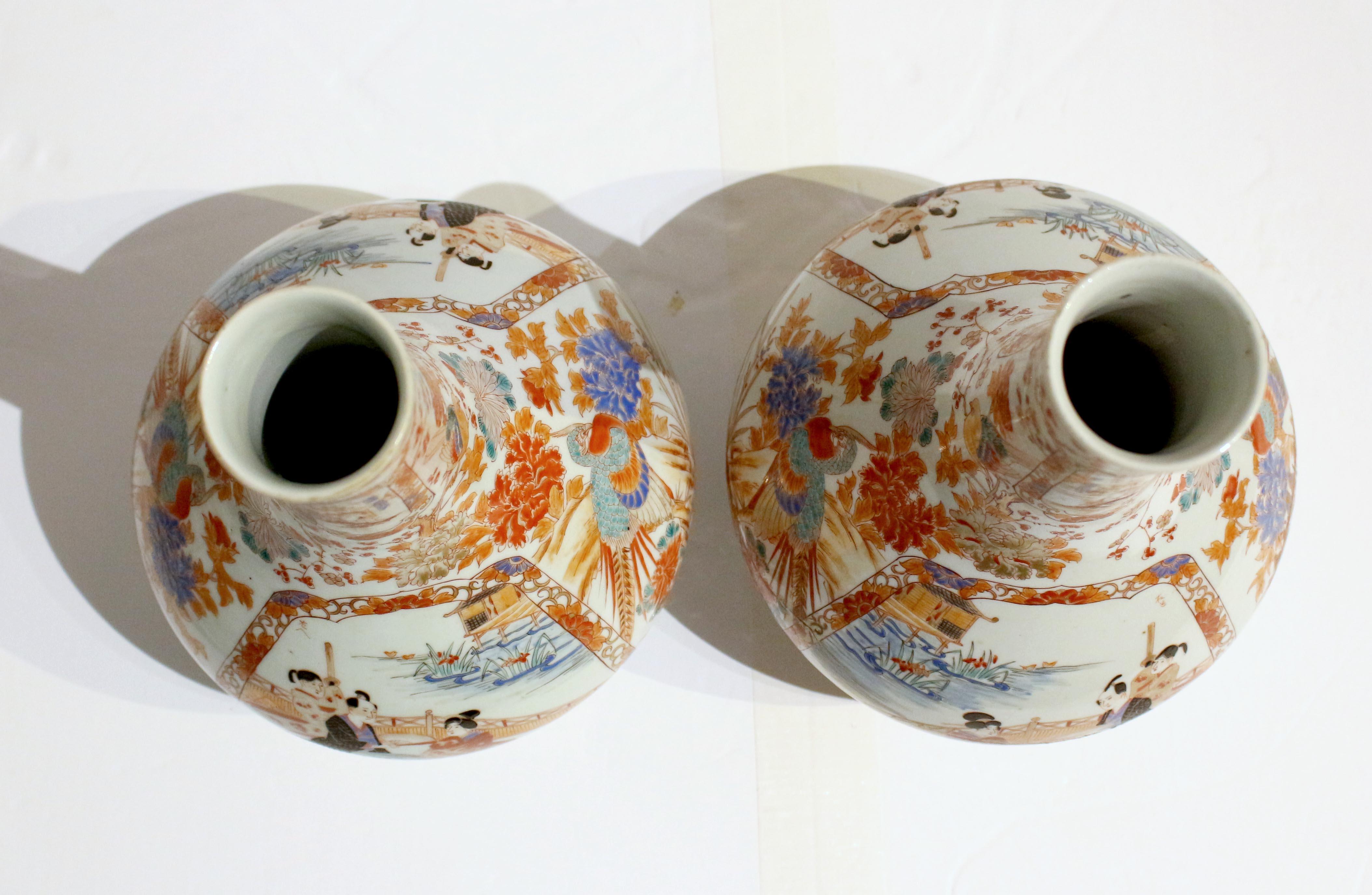 Circa 1890 Pair of Japanese Imari Vases In Good Condition For Sale In Chapel Hill, NC