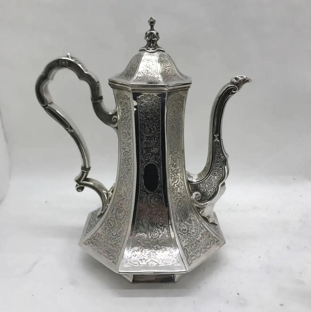 1890 Skinner & Co. Art Nouveau Engraved Silver plated English Tea Service In Good Condition For Sale In Catania, Sicilia