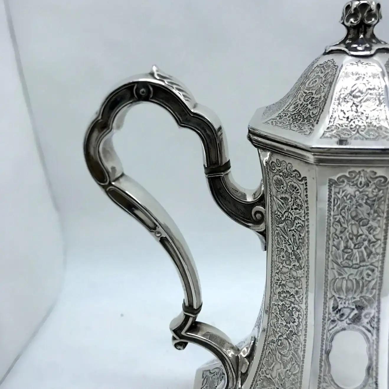 Servicio de té inglés Art Nouveau grabado y chapado en plata, de Skinner & Co. Chapado en plata en venta