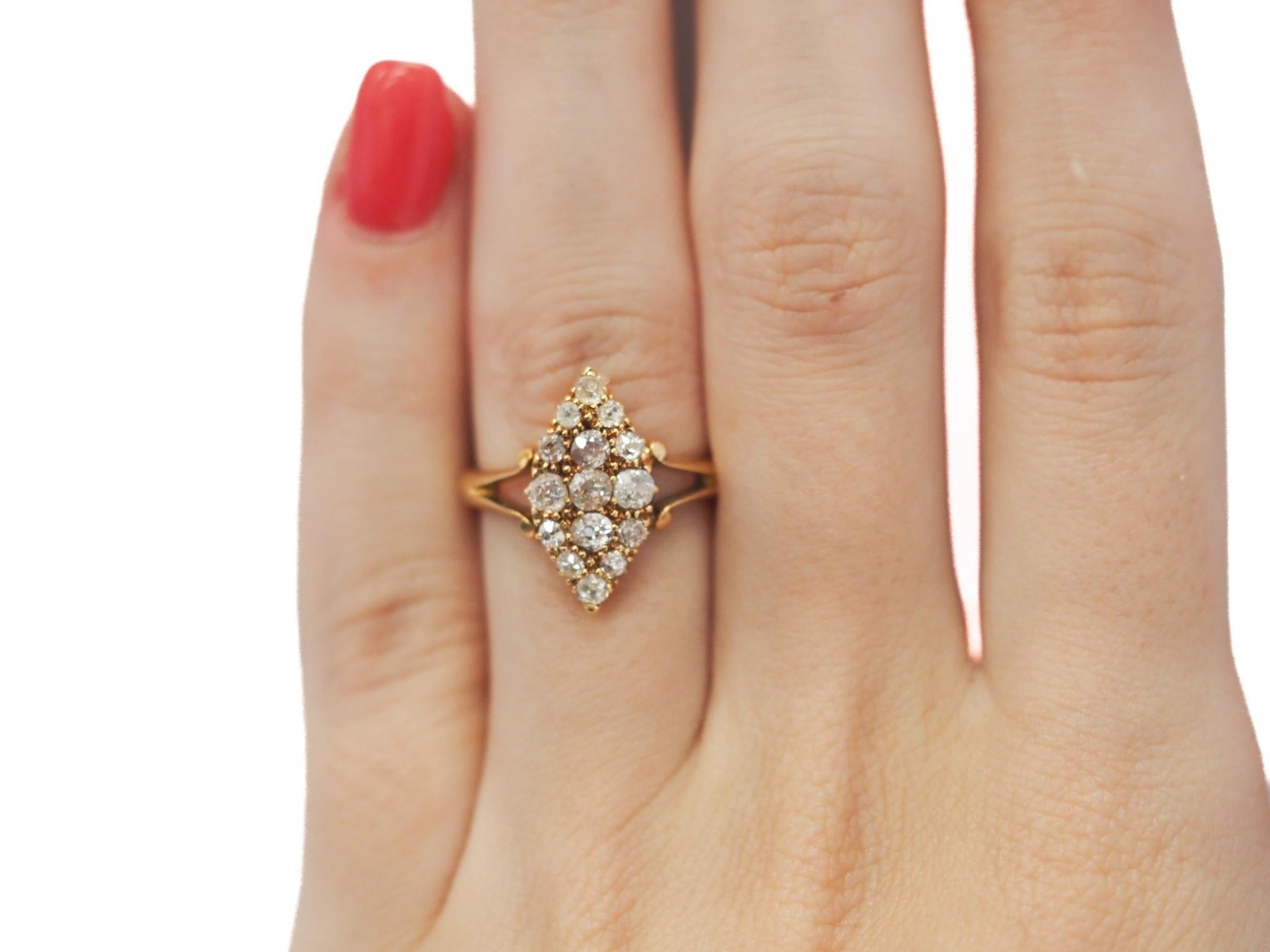 Taille vieille Europe Bague navette ancienne mine en or jaune 18 carats des années 1890 en vente