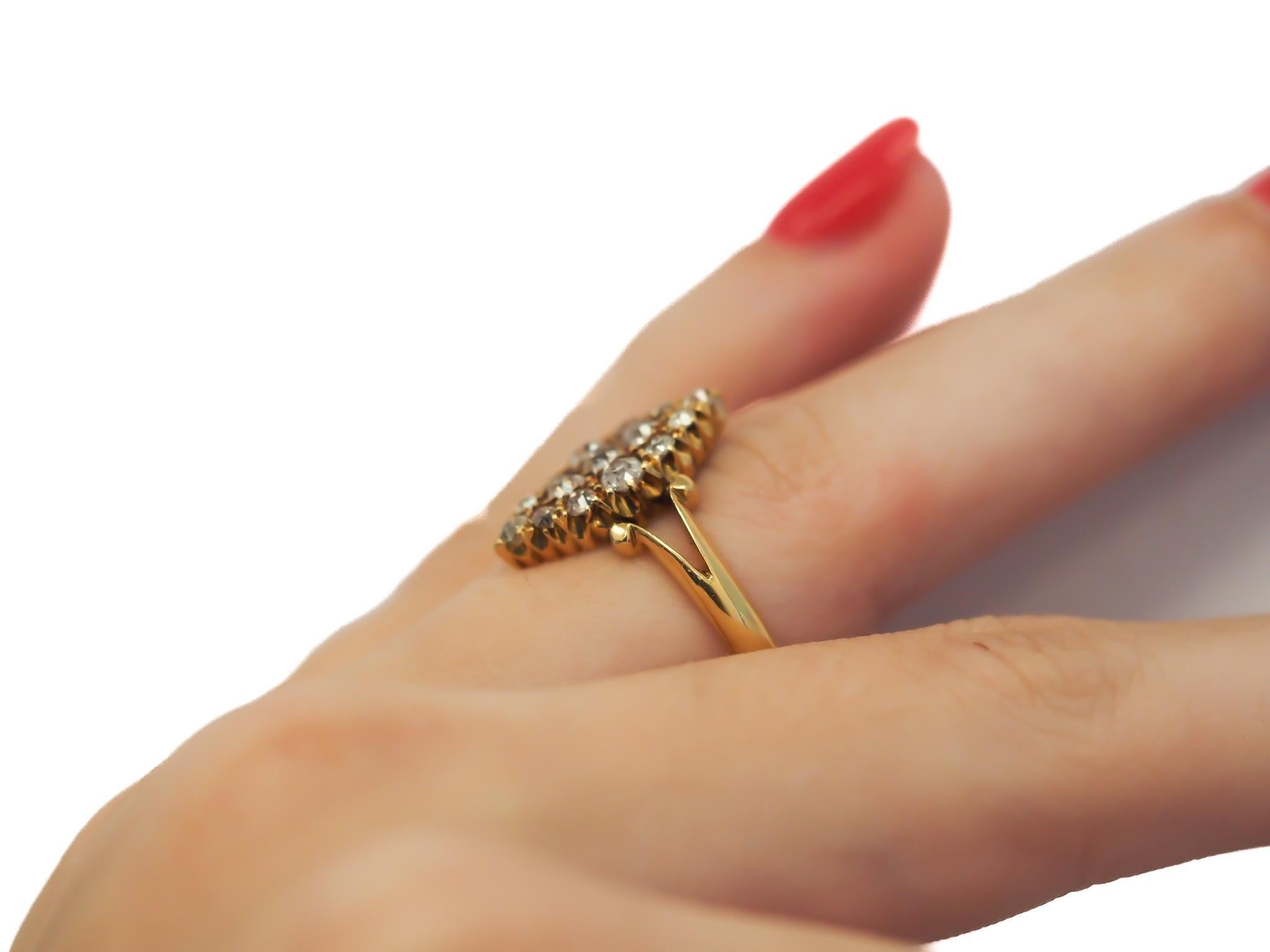 Bague navette ancienne mine en or jaune 18 carats des années 1890 en vente 1