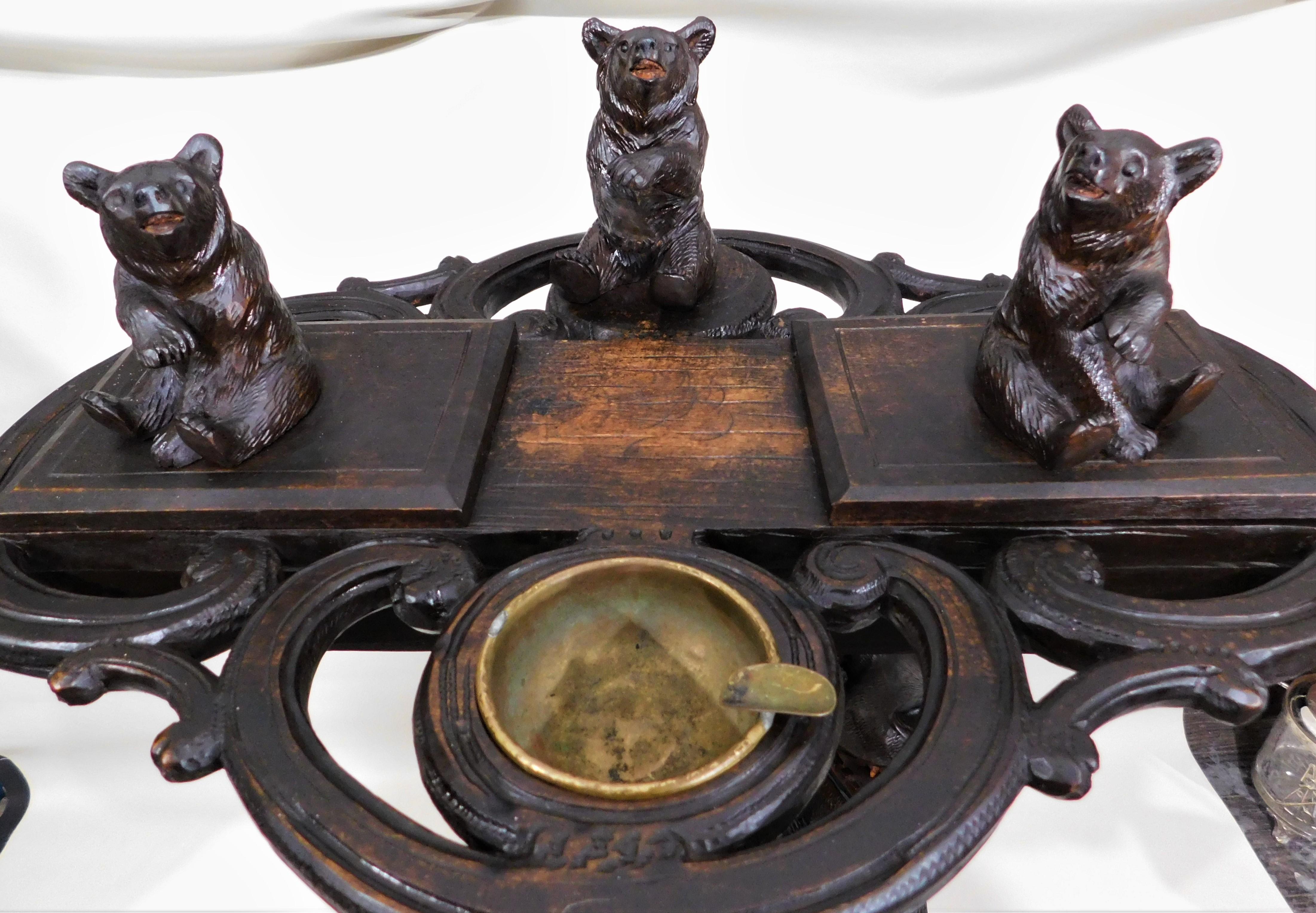 19th Century Black Forest Carved Bears Smokers Table Stand with Brass Ashtray, circa 1890s