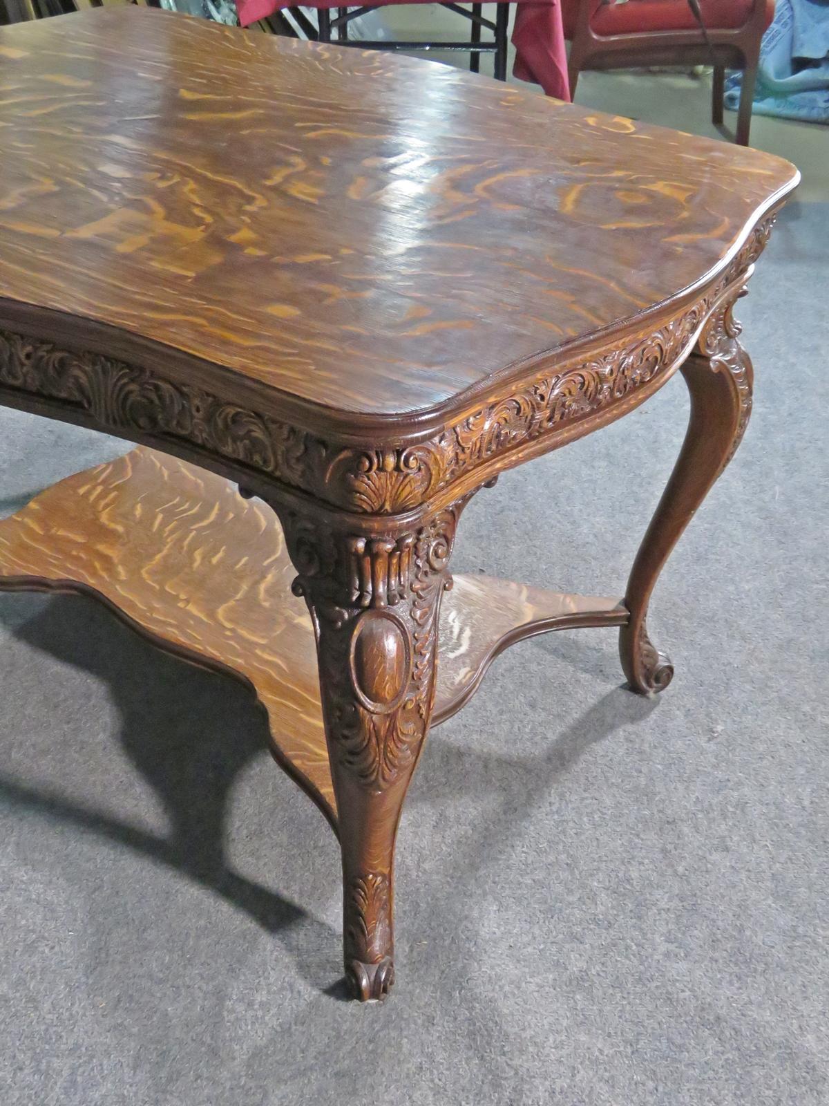 Circa 1890s Carved Solid oak Quarter Sawn Oak Victorian Center Table In Good Condition For Sale In Swedesboro, NJ