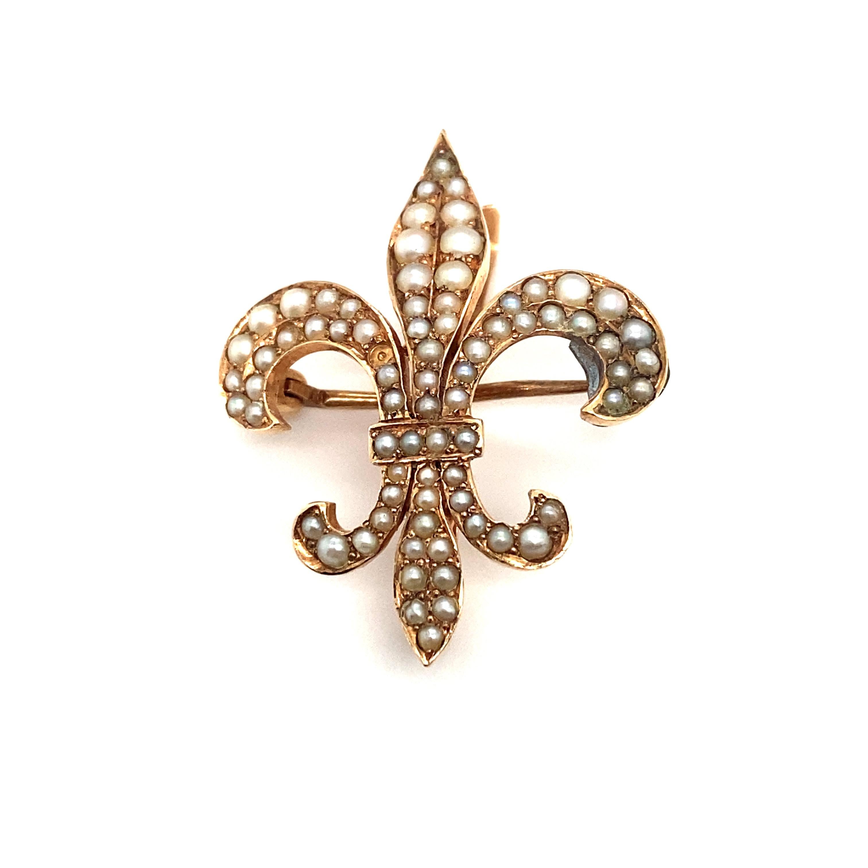 Circa 1890s French Fleur de Lis Seed Pearl Brooch in 14 Karat Yellow Gold In Excellent Condition For Sale In Atlanta, GA