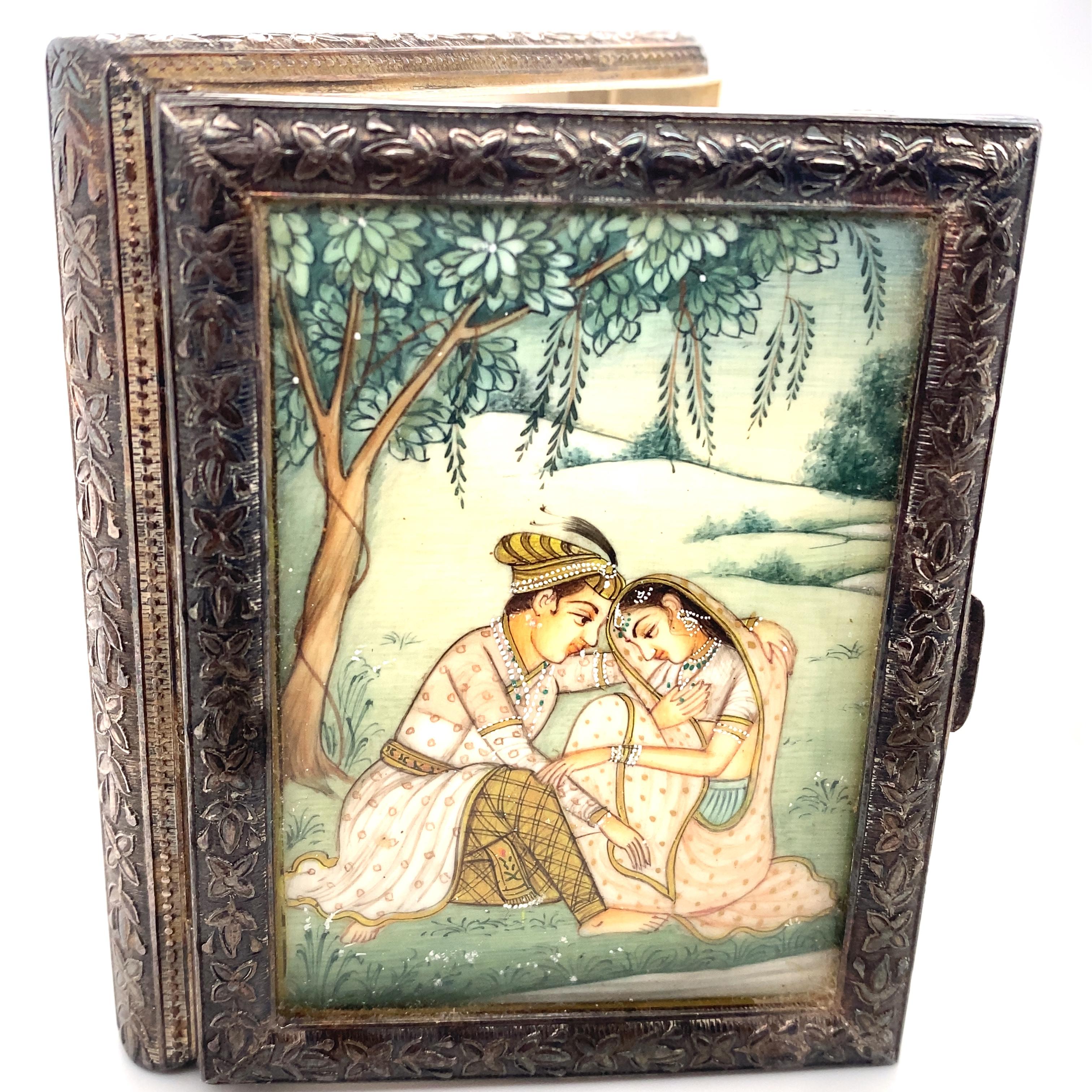 Circa 1890s Indian Trinket Box with Hand-Painted Miniature in Sterling Silver For Sale 1