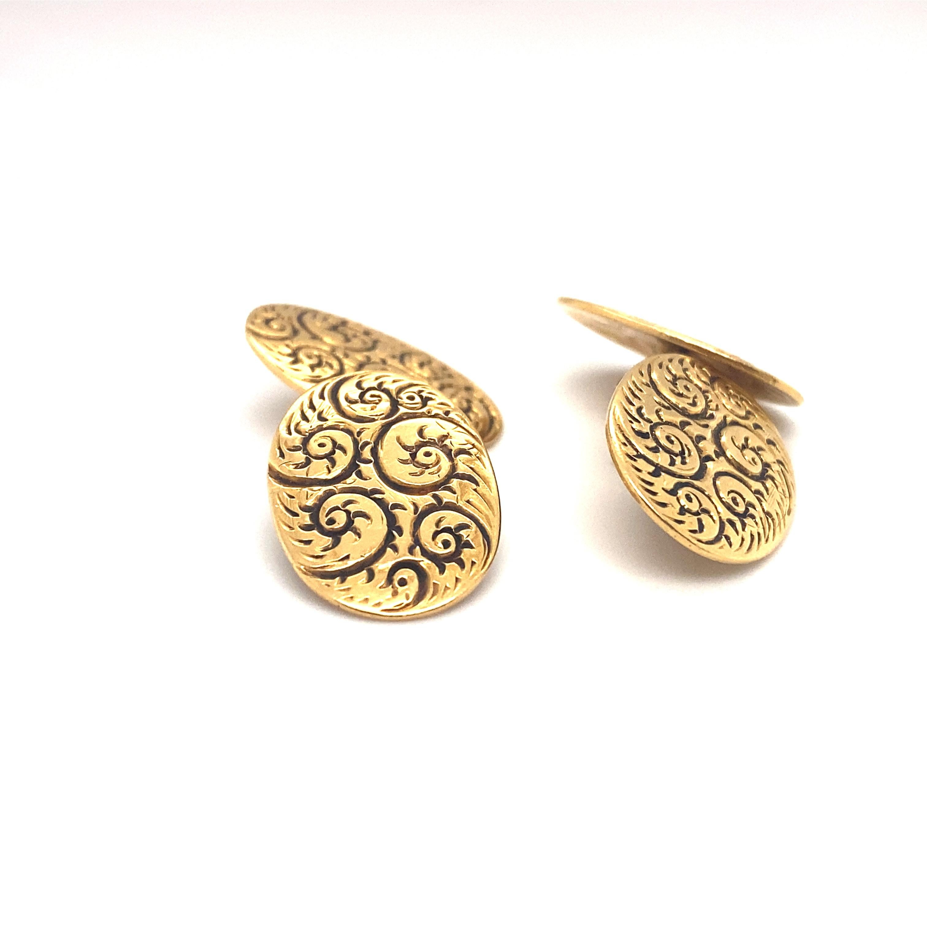 Circa 1890s Tiffany & Co. Etched Cufflinks in 18K Gold In Good Condition In Atlanta, GA