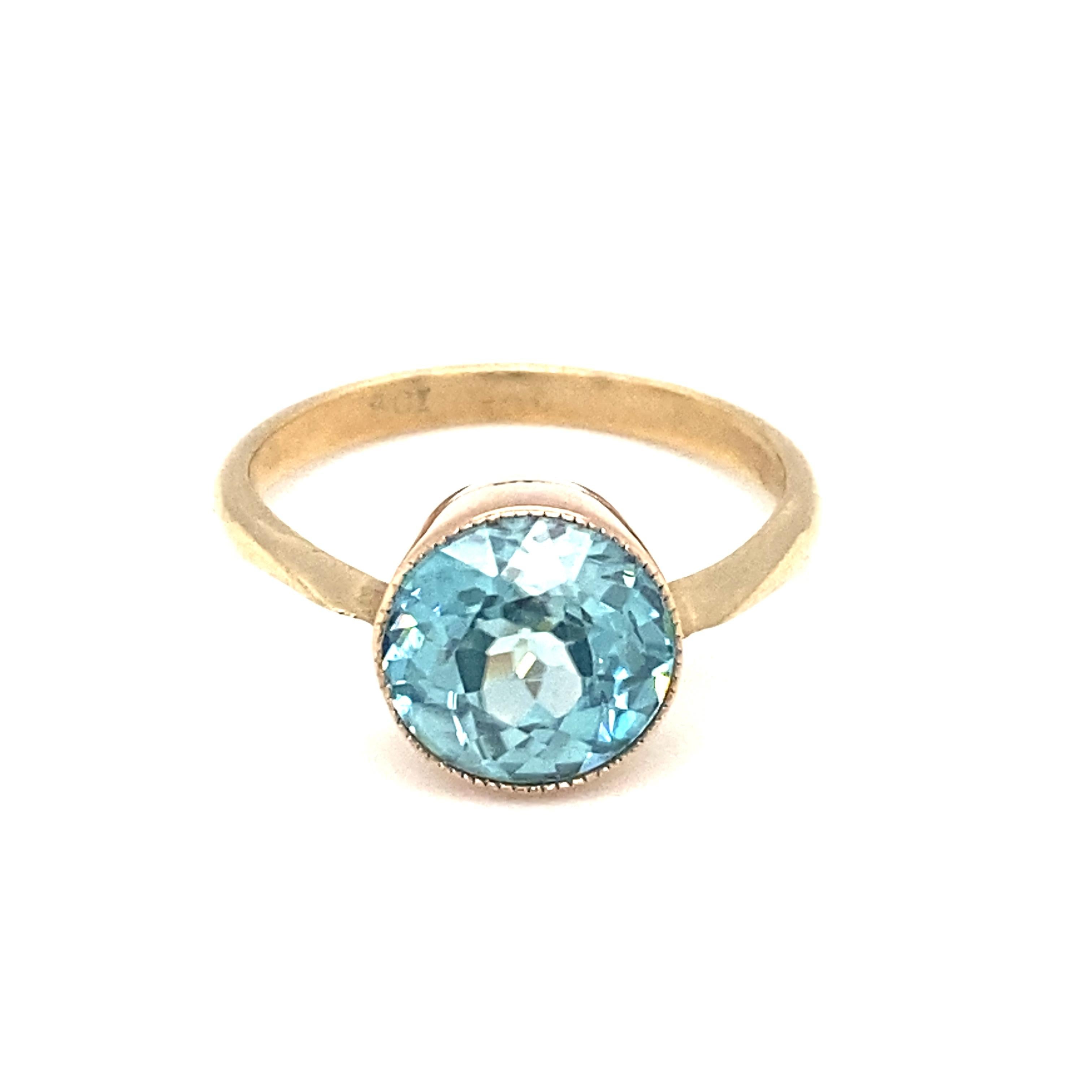 Circa 1890s Victorian 2 Carat Blue Zircon Solitaire Ring in 9 Karat Gold In Excellent Condition For Sale In Atlanta, GA