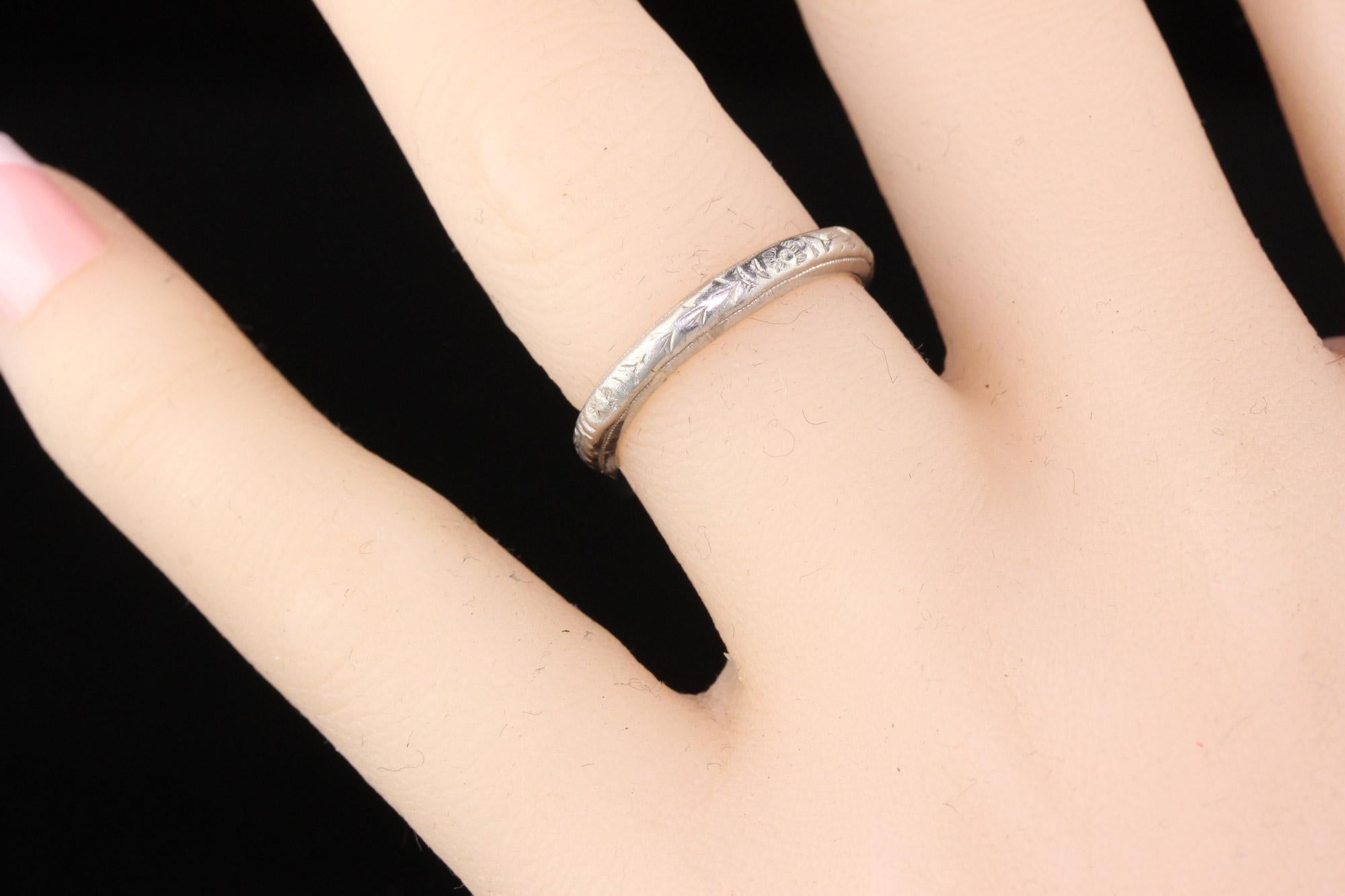 Circa 1899 Antique Victorian Platinum 18K Yellow Gold Wedding Band - Size 5.25 For Sale 1