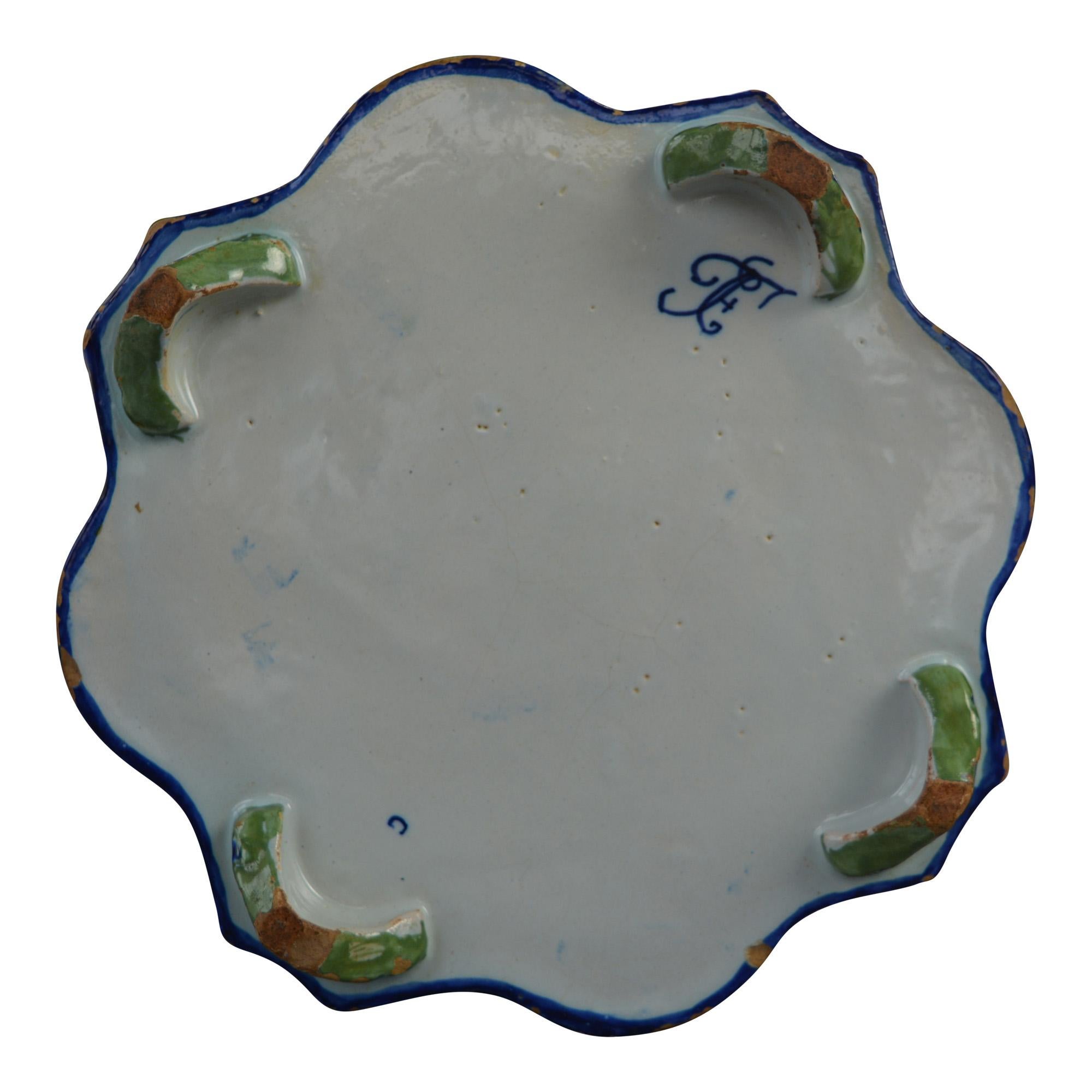 French Hand Painted Nevers Faience Cachepot Jardinière, circa 18th Century For Sale 8