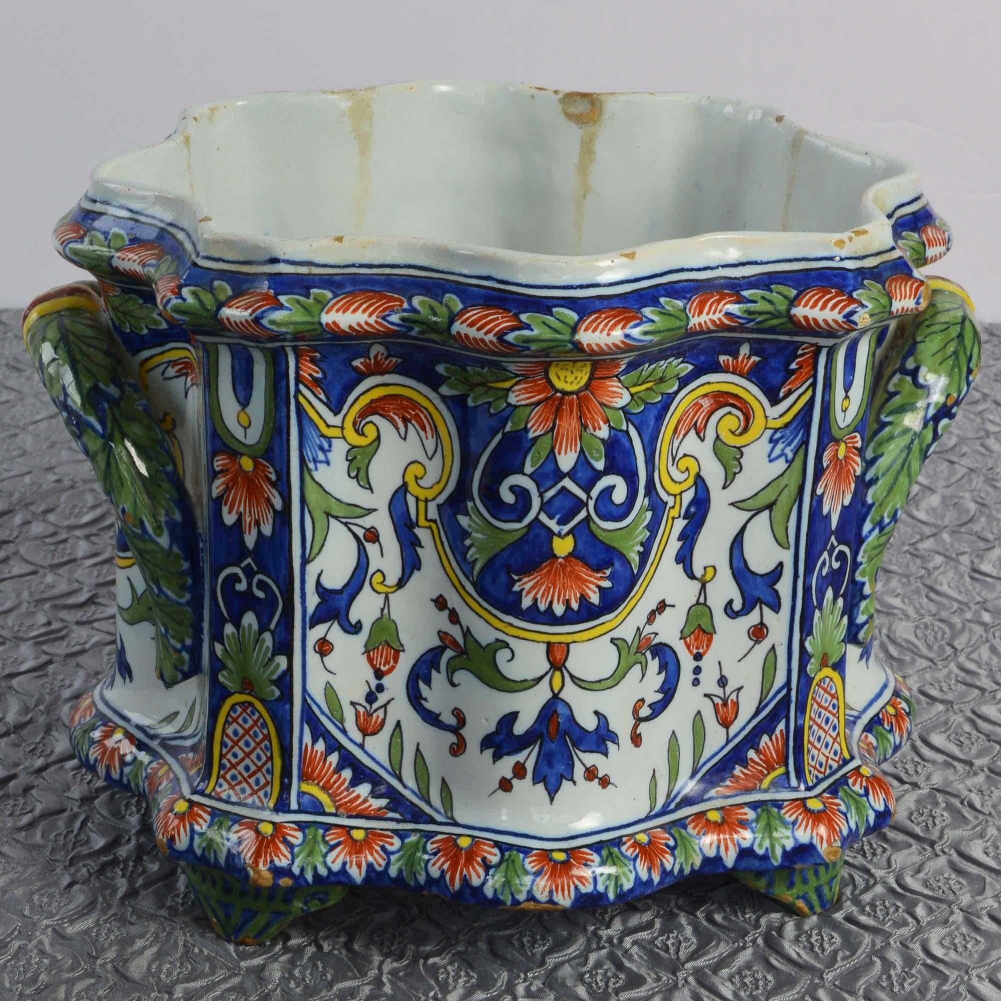 French Hand Painted Nevers Faience Cachepot Jardinière, circa 18th Century For Sale 4