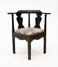 Circa 18e siècle Chaise d'angle en chêne sculpté - Dutch Colonial