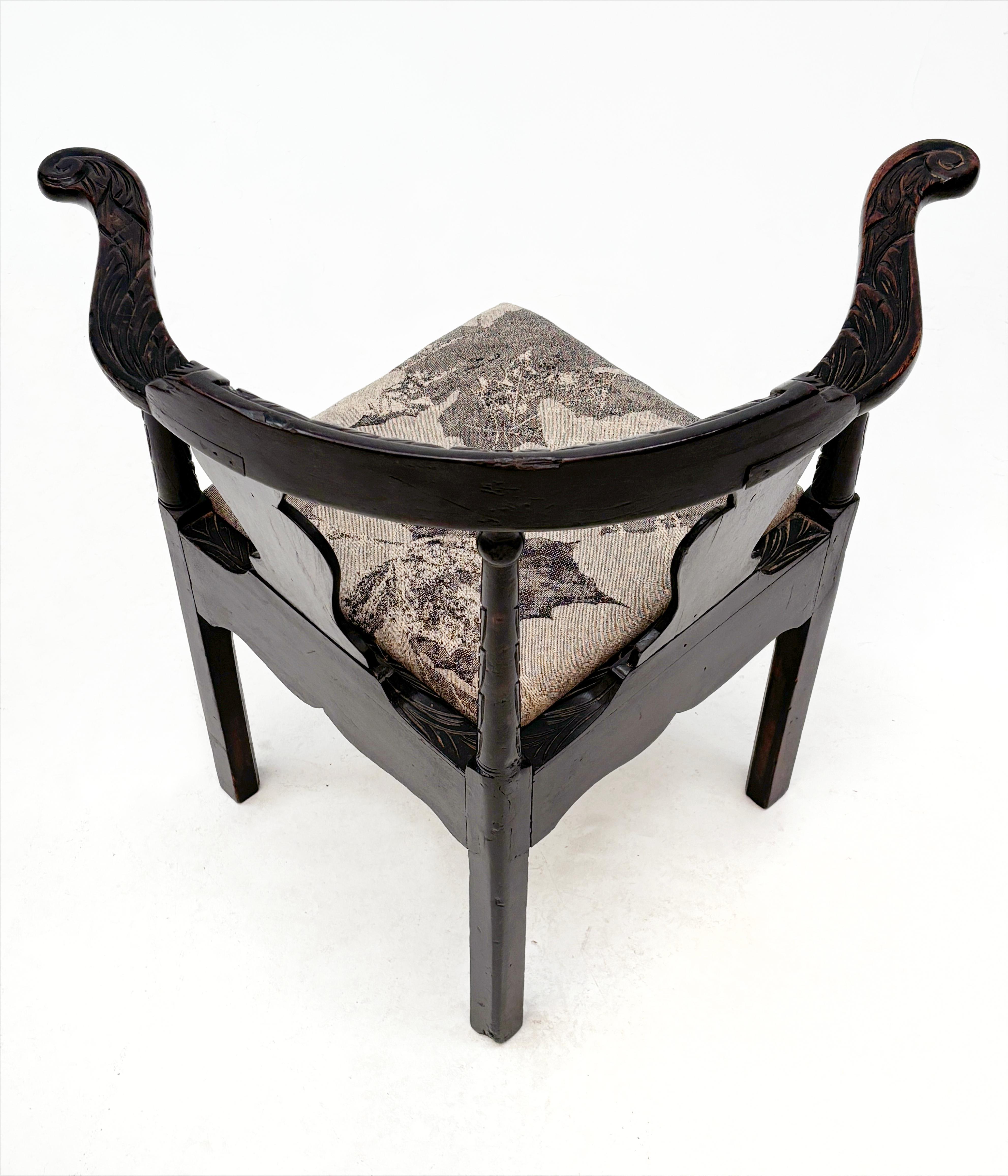 Circa 18th Century Oak Carved Corner Chair-Dutch Colonial In Good Condition For Sale In Louisville, KY