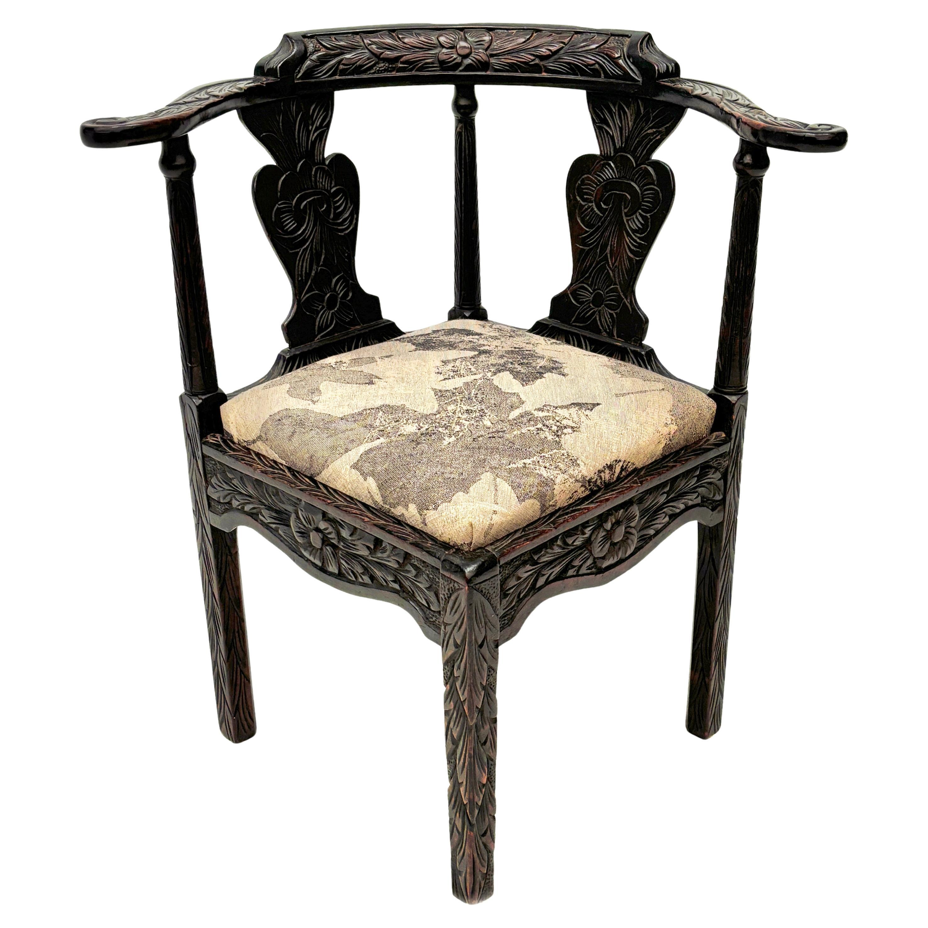 Silla esquinera de roble tallado del siglo XVIII - Colonial holandesa